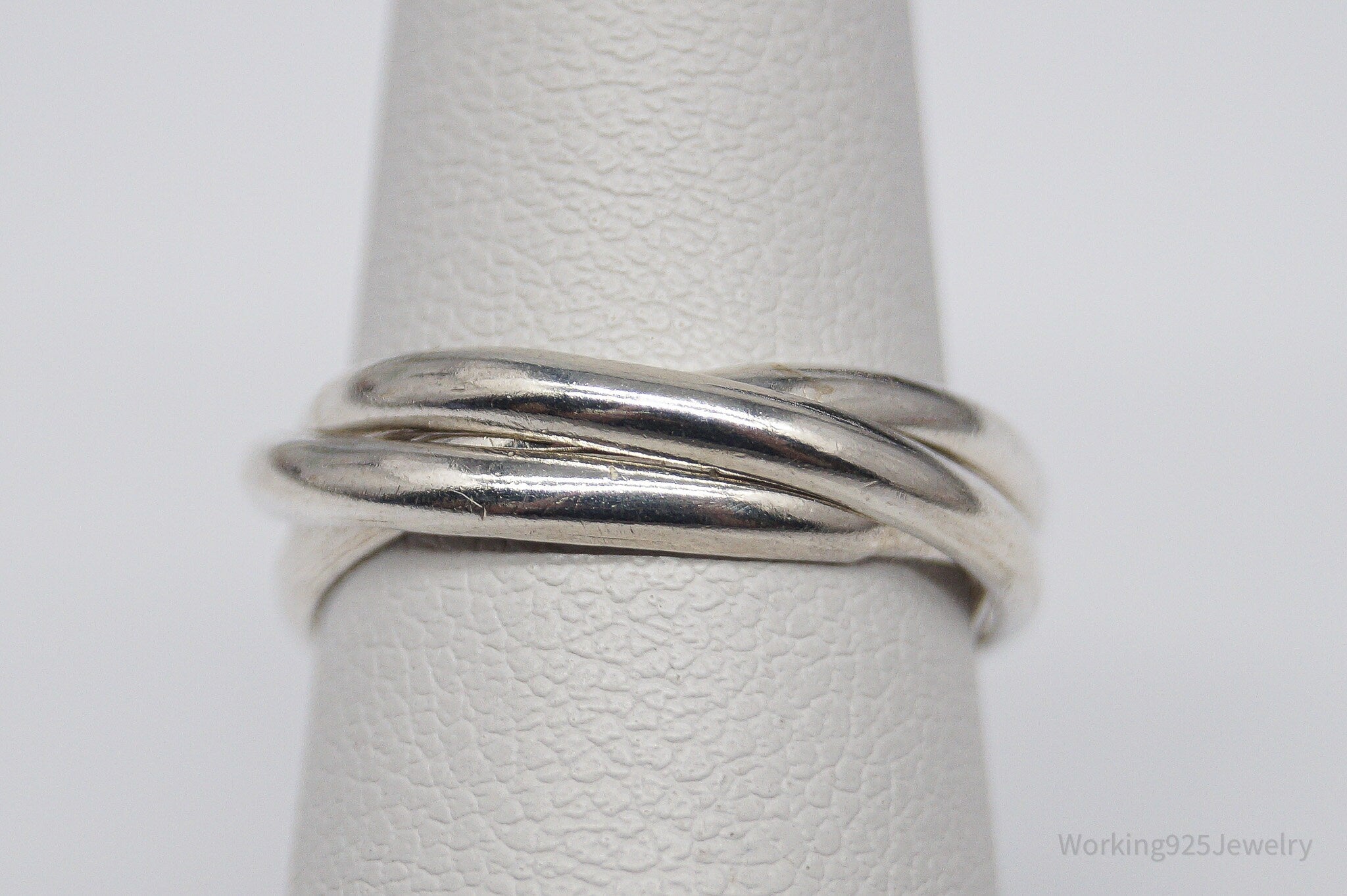 Vintage Intertwined Rings Sleek Modern Sterling Silver Ring - Size 5.5