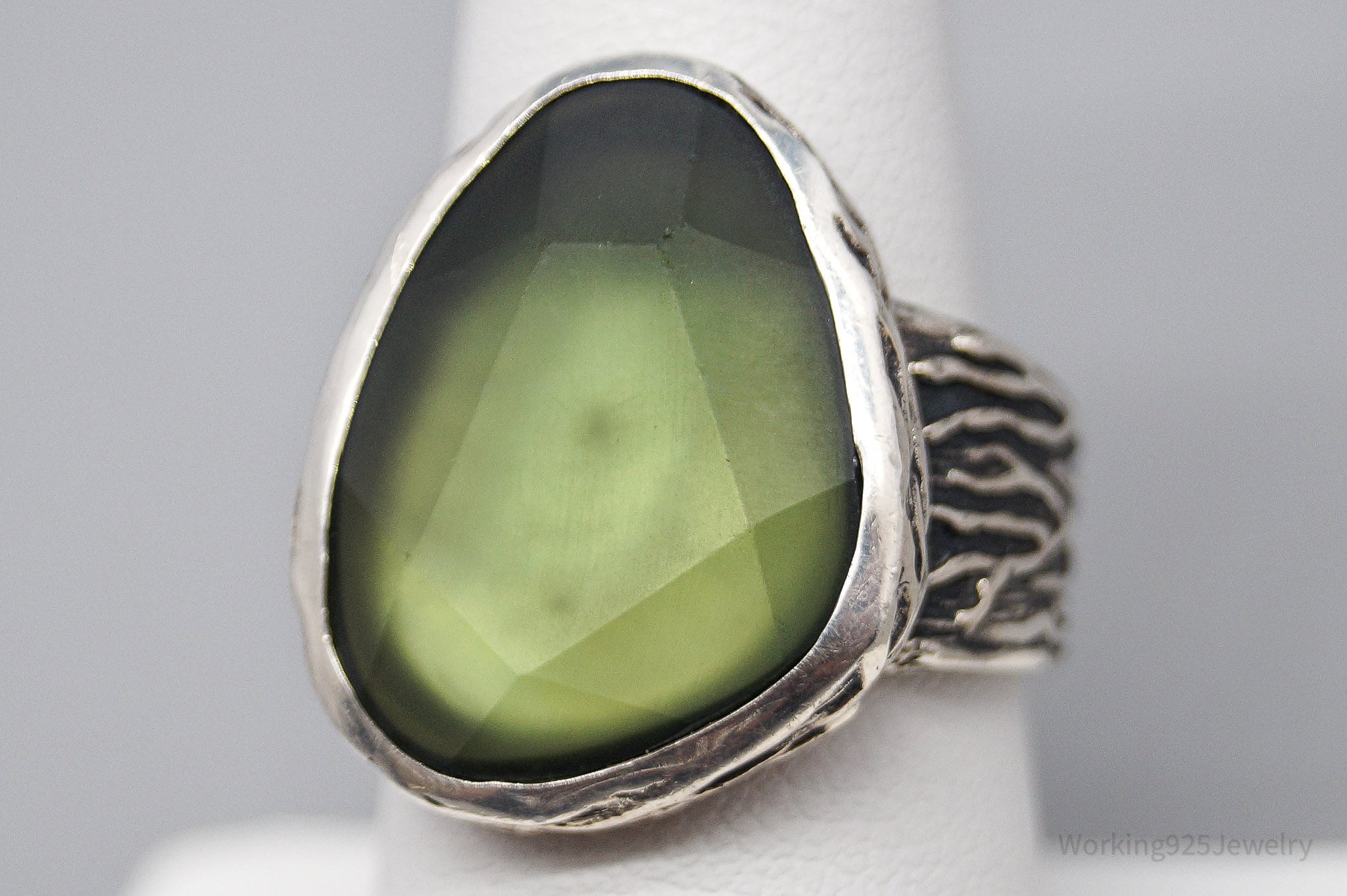 Retired Silpada Green Glass Sterling Silver Ring - Size 8.25