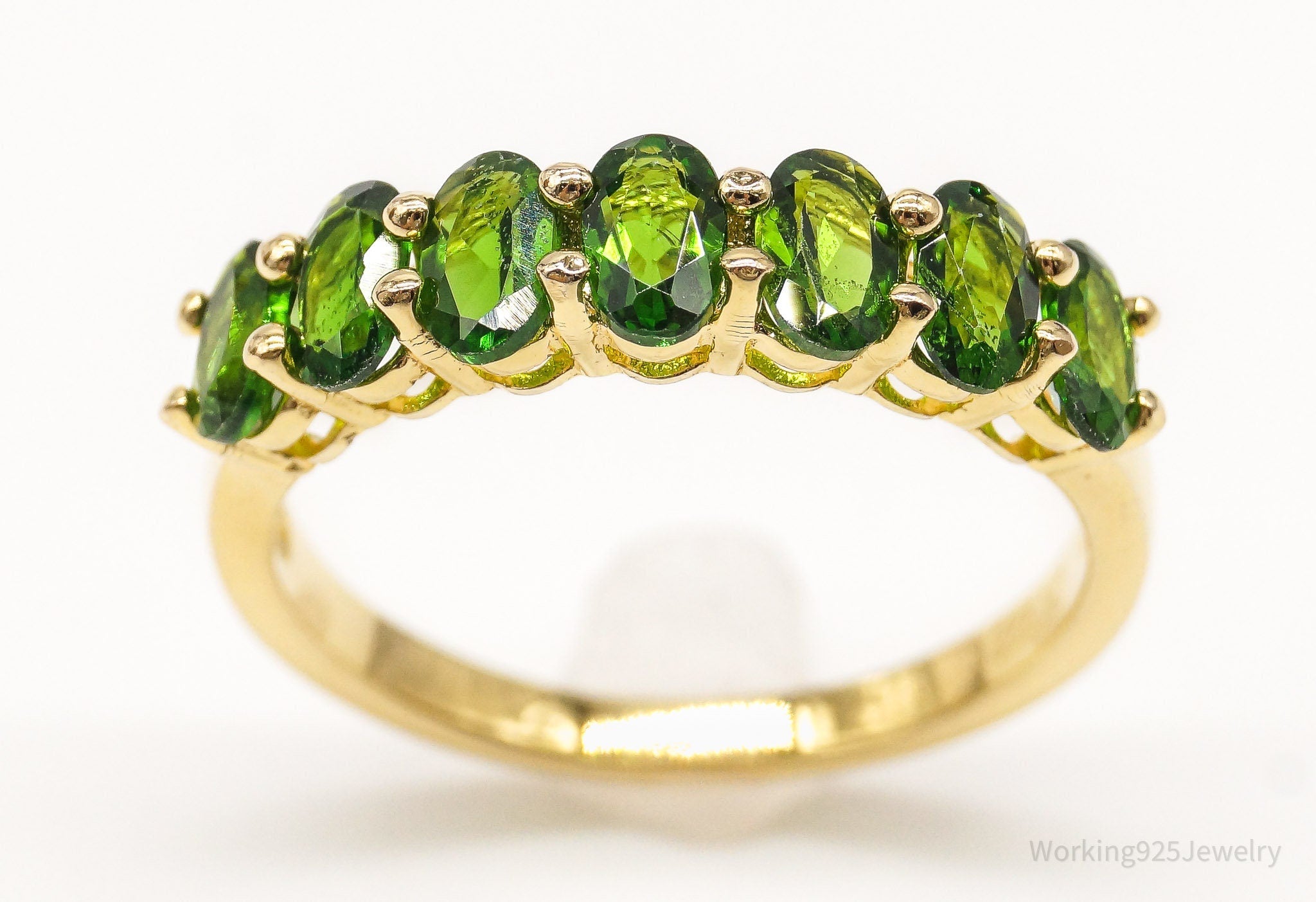 💚 Peridot: The Playful Powerhouse of August