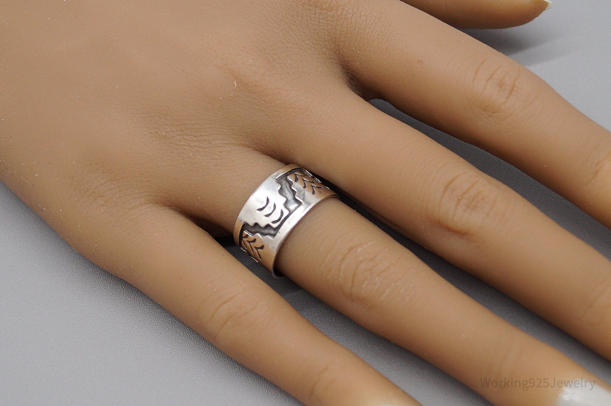 Vintage Mexico Aztec Style Sterling Silver Ring - Size 7.5