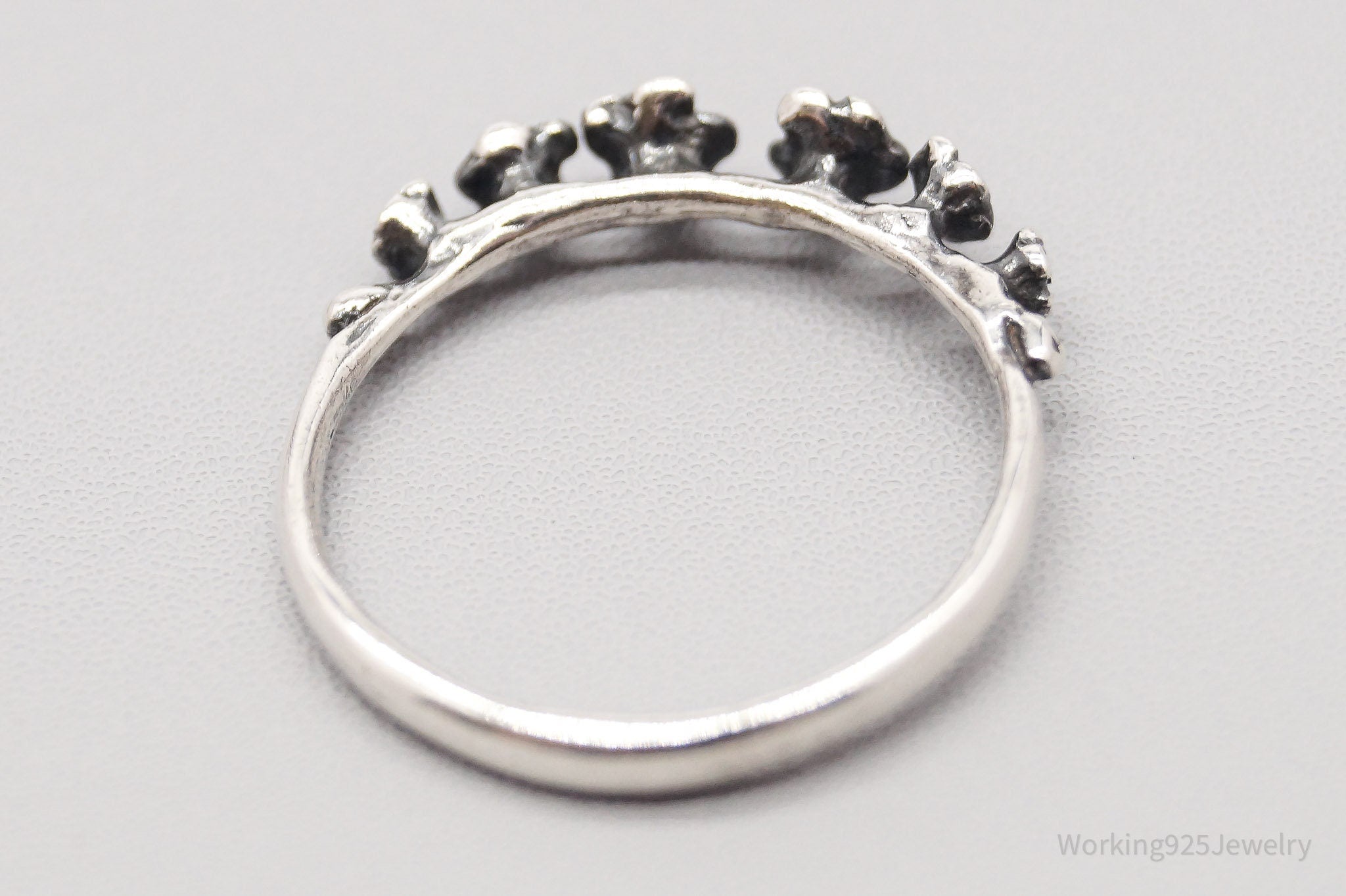 Vintage Raised Flowers Pattern Silver Ring - Size 7.5