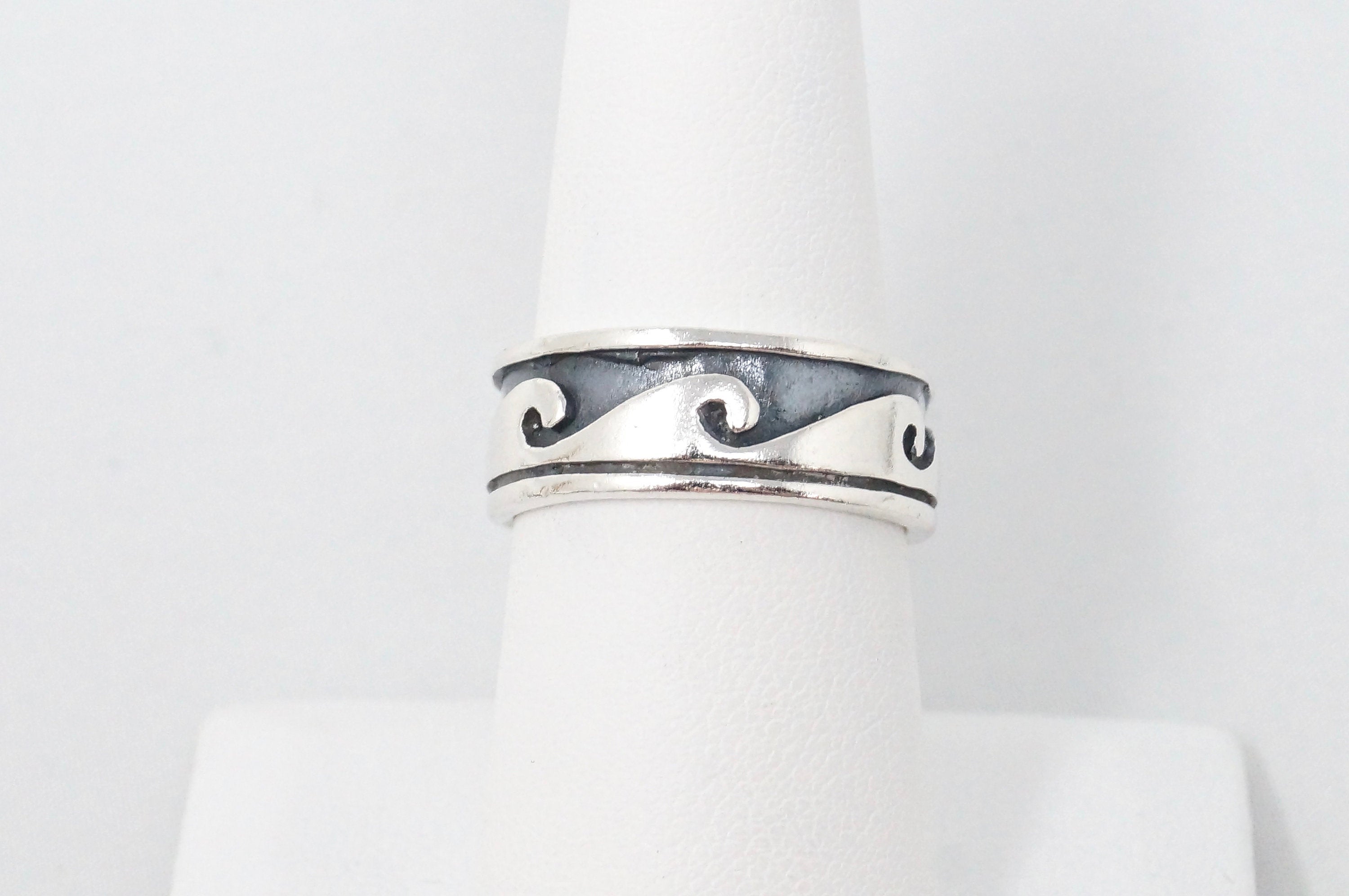 Wonderful Vintage Wave Scroll Oxidized Design Sterling Silver Band Ring Sz 7.5