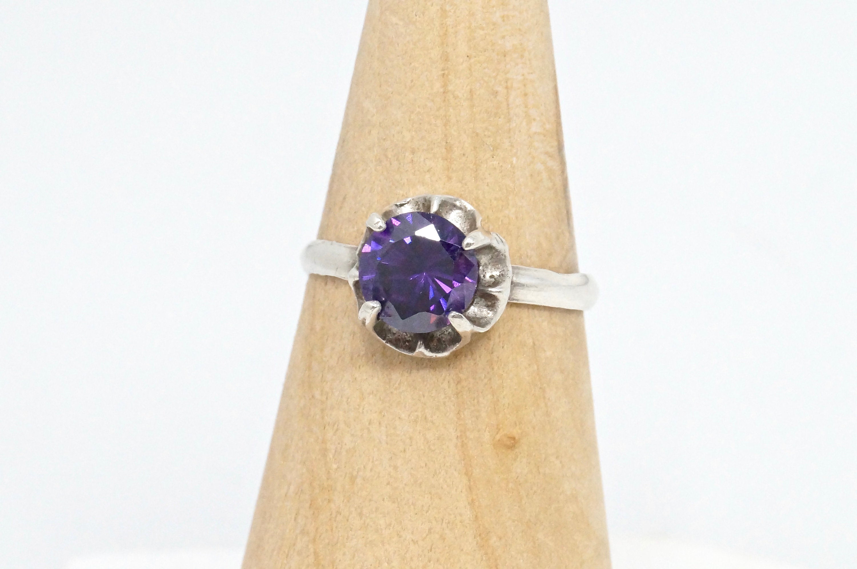 Vintage Mexico Made Stunning Purple Amethyst Sterling Silver Ring - Size 9.5