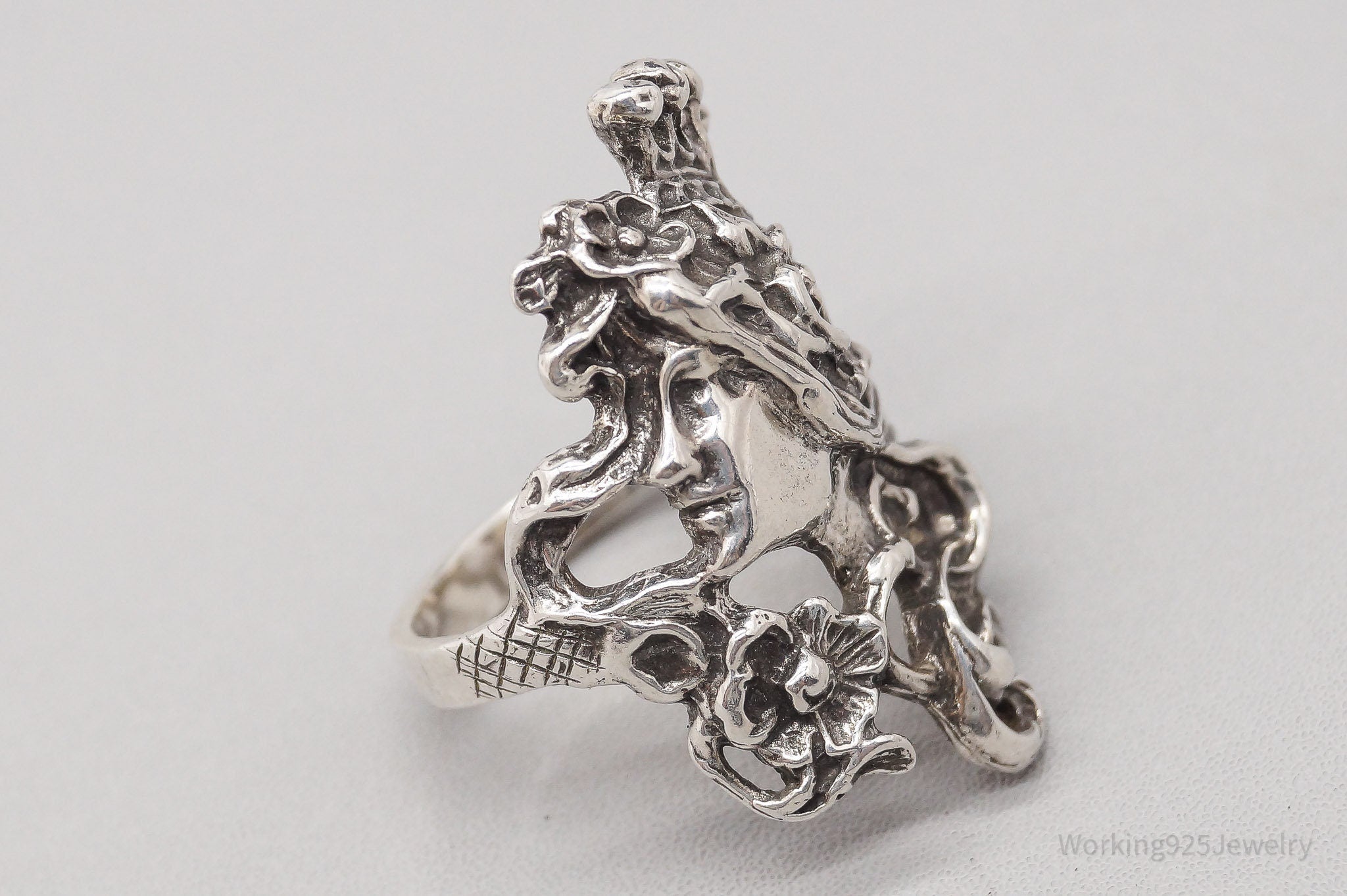 Vintage Art Nouveau Style Queen Sterling Silver Ring - Size 7