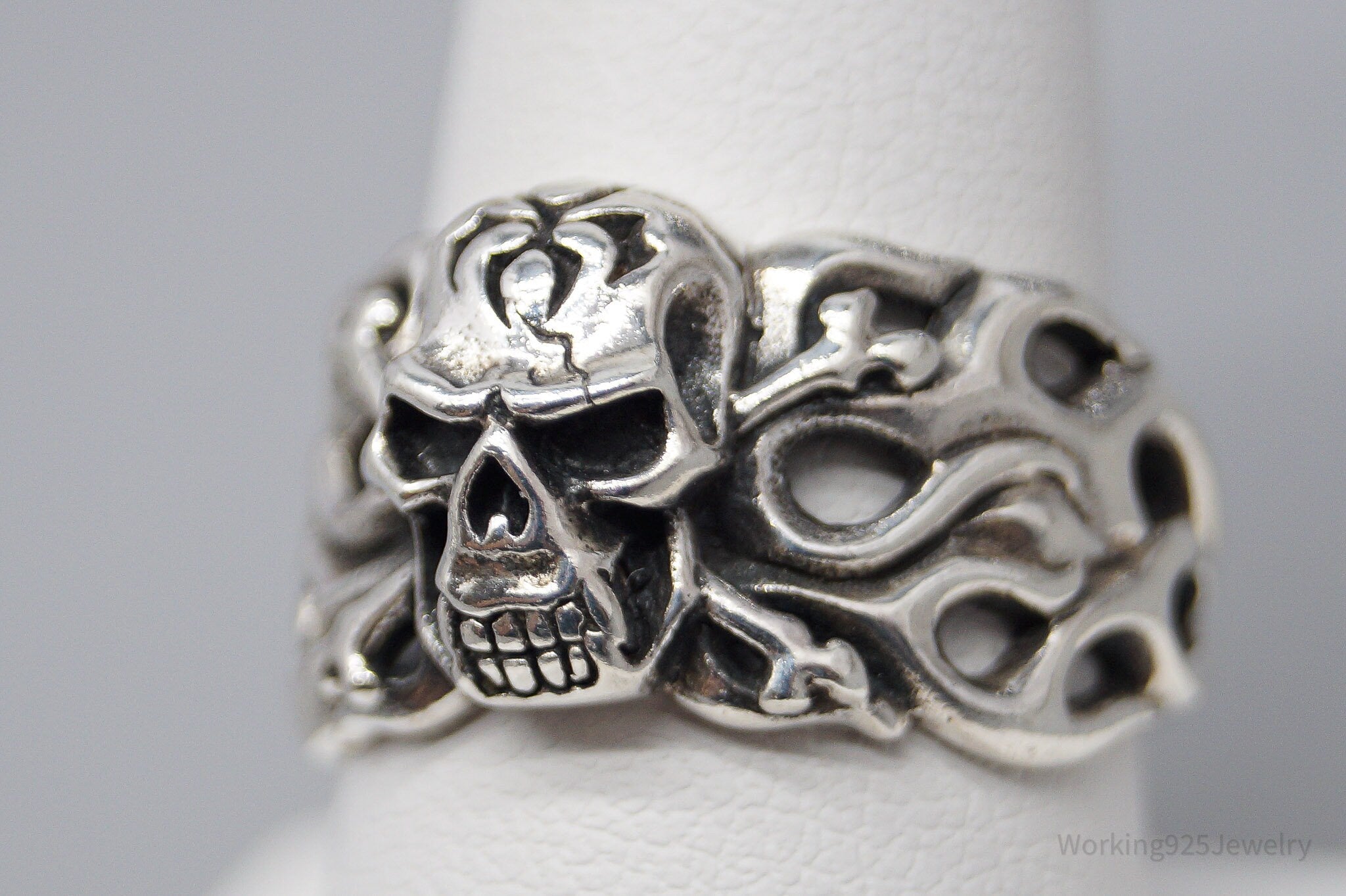 Vintage Detailed Flaming Skull & Cross Bones Sterling Silver Ring - Size 8.75