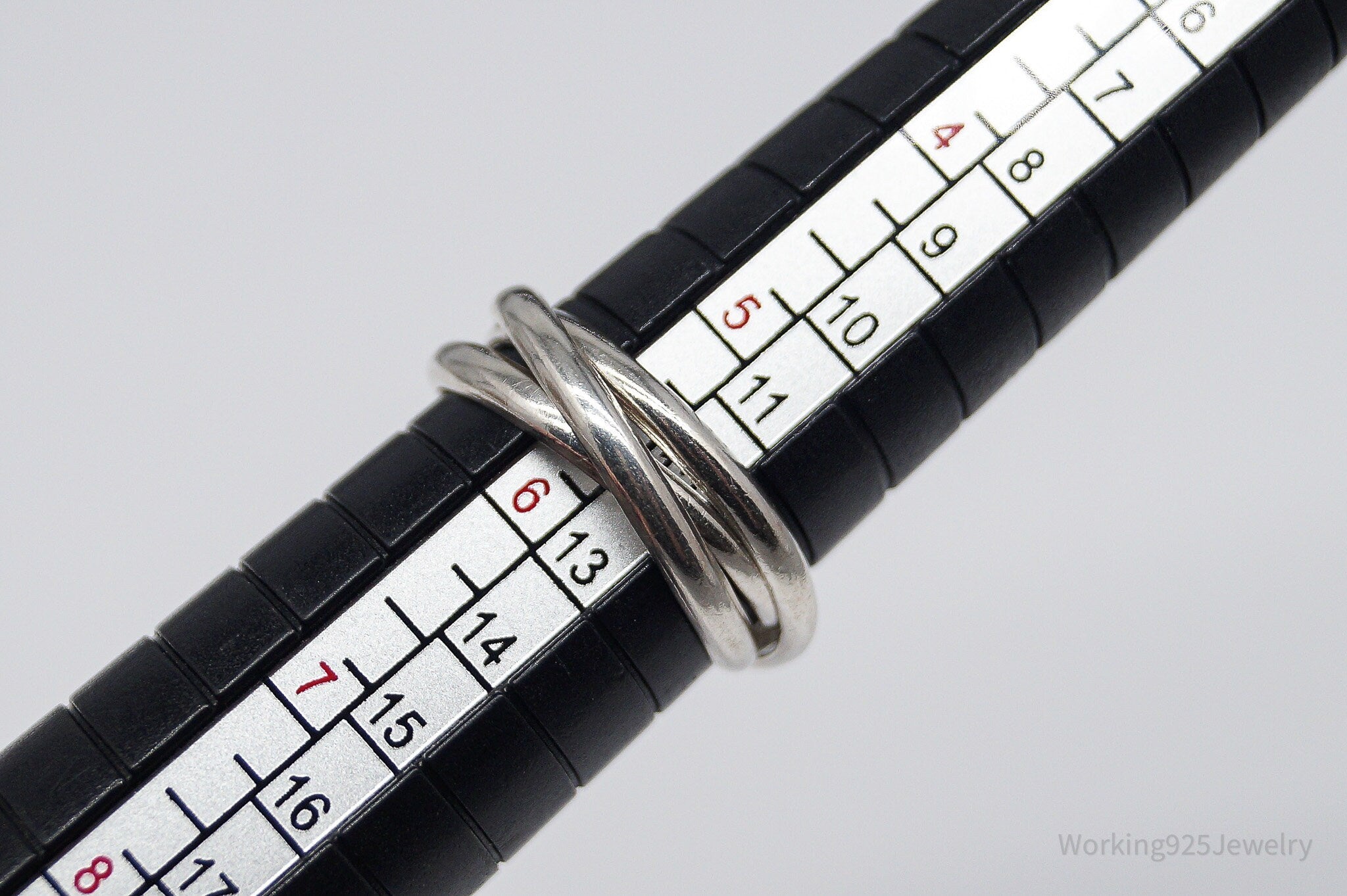 Vintage Intertwined Rings Sleek Modern Sterling Silver Ring - Size 5.5