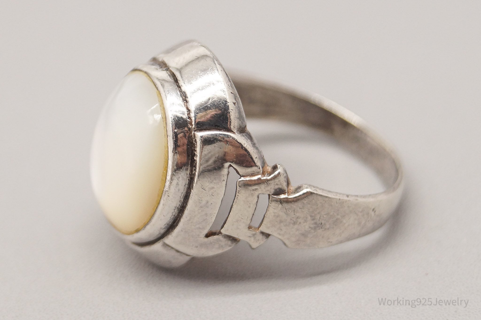 Vintage Mother Of Pearl Sterling Silver Ring - Size 8