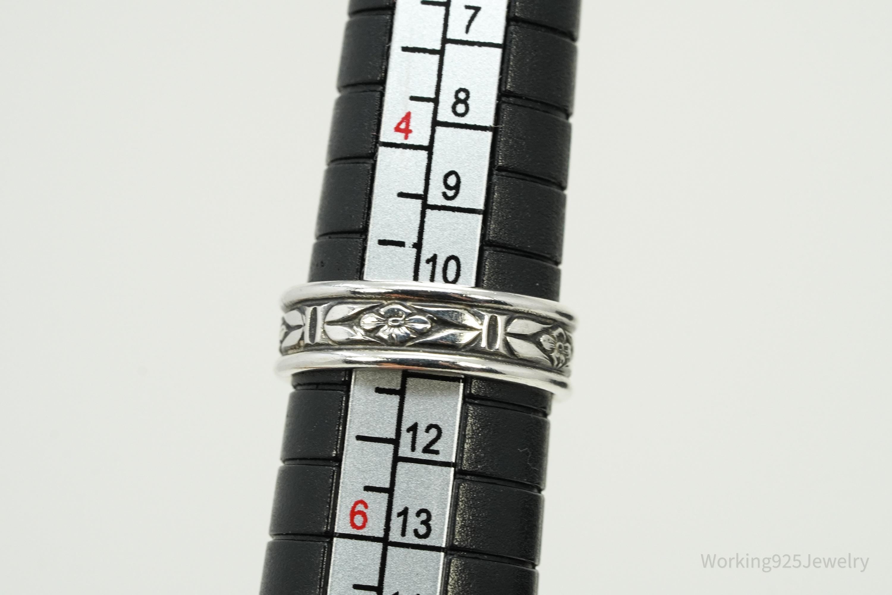 Antique Floral Pattern Silver Band Ring - Size 5