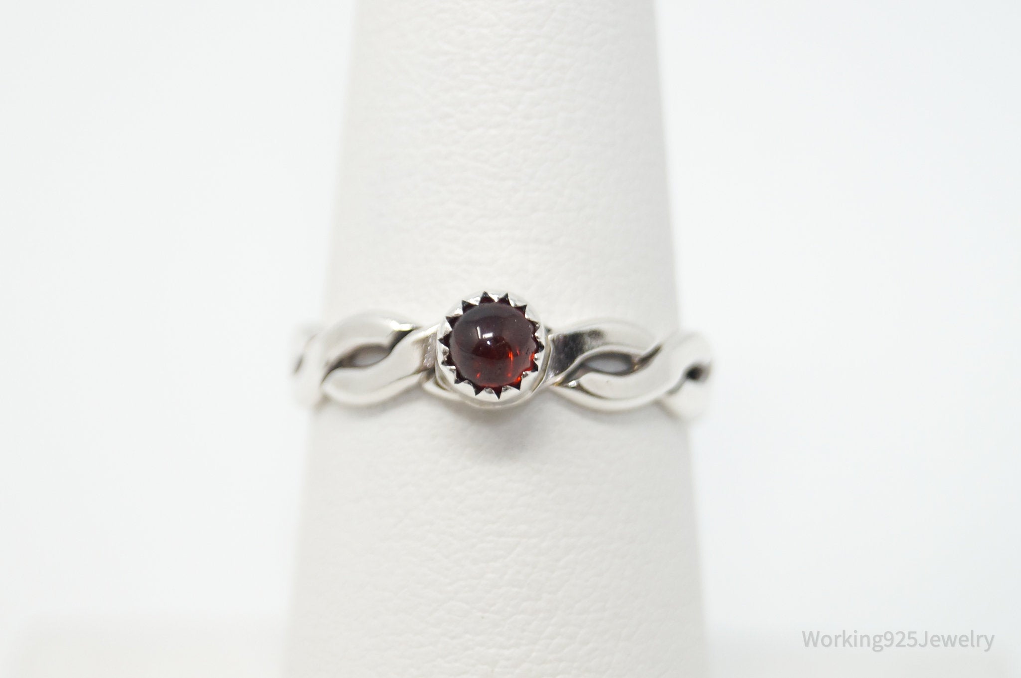 Vintage Garnet Twisted Band Sterling Silver Ring - Size 7