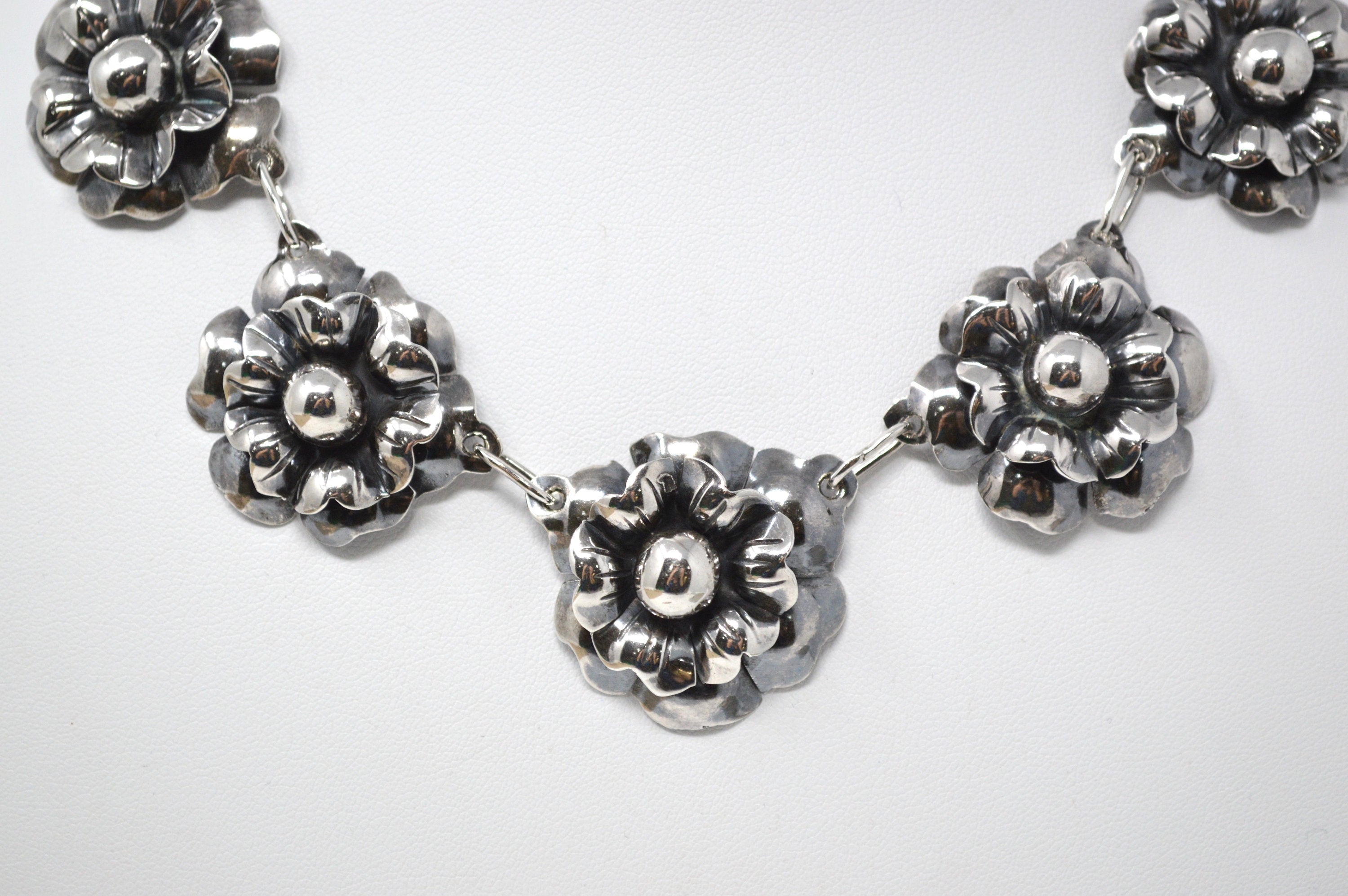 Vintage Mexico Sterling Silver Artisan 3D Oxidized Flower Motif Necklace 16 Inch