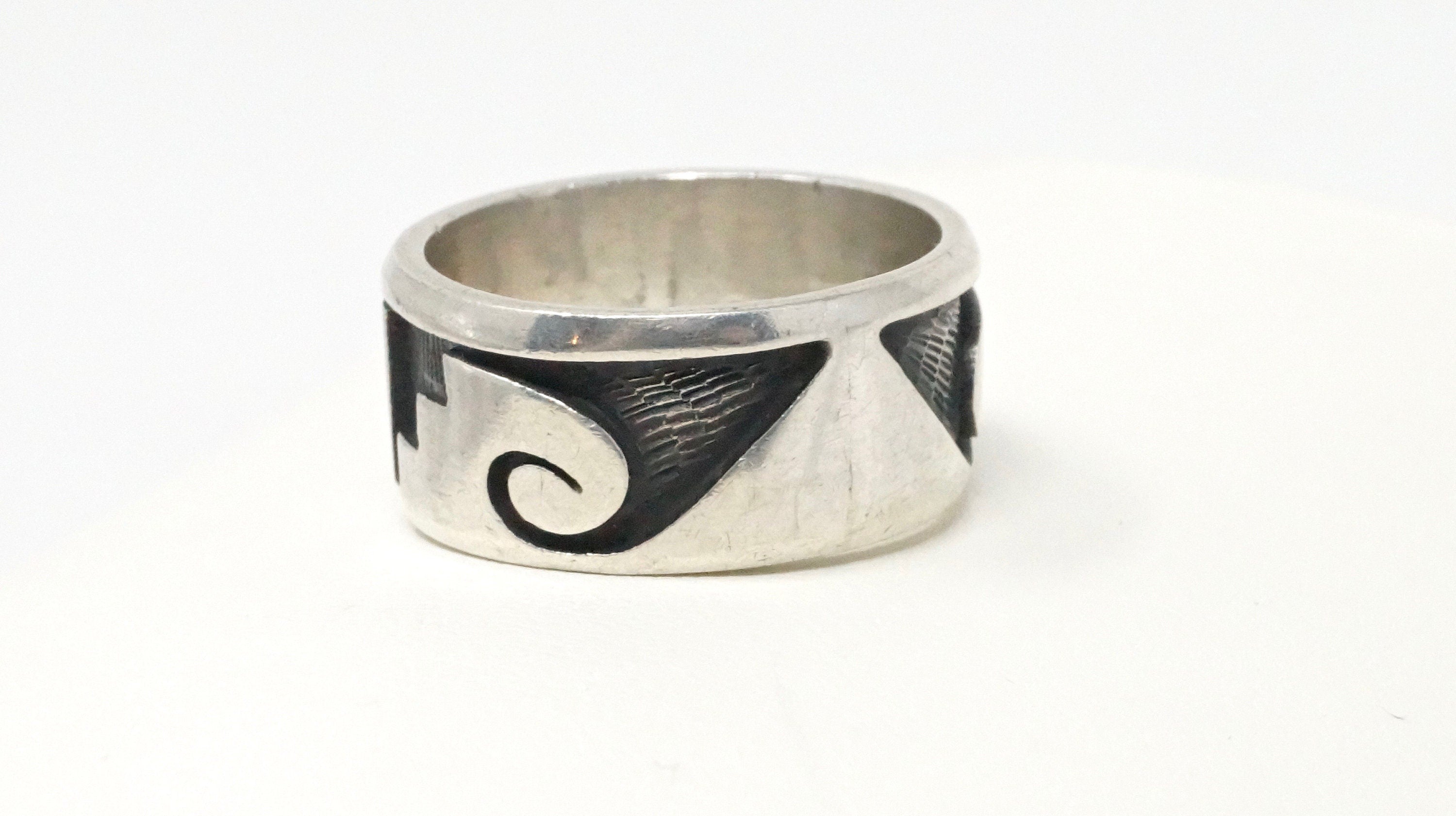 Vintage Signed Native American Etched Symbols Sterling Silver Band Ring - Size 6.25