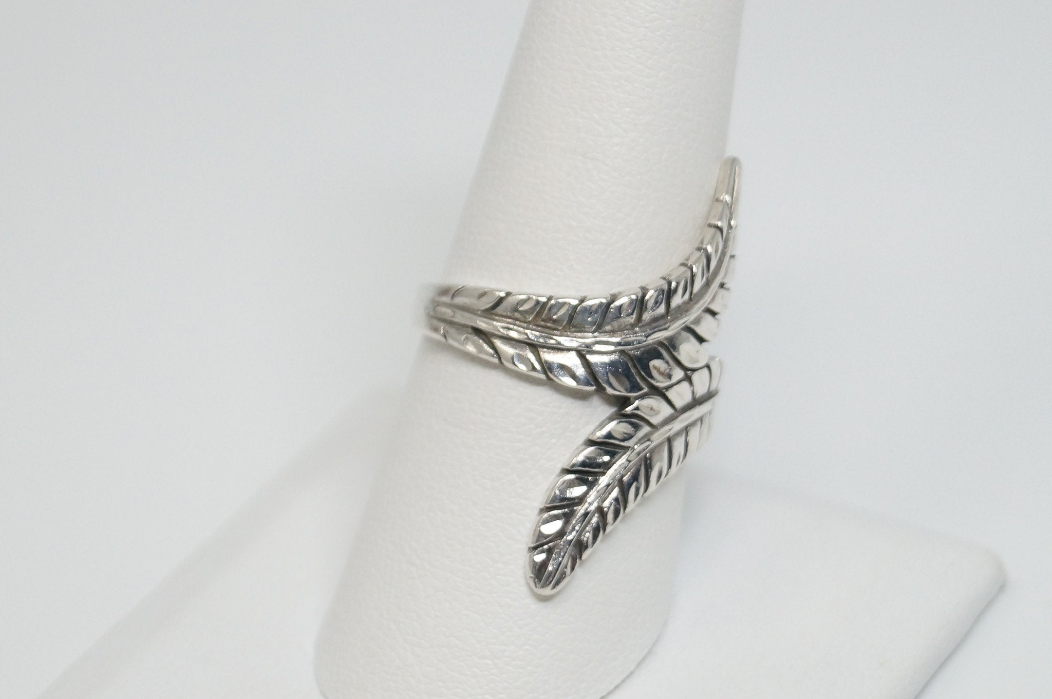 Vintage Native American Signed Feather Wrap Sterling Silver Ring - Size 8.75