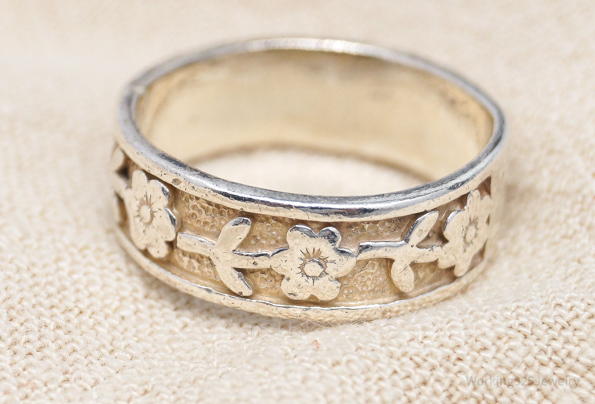 Vintage Flowers Pattern Sterling Silver Band Ring - Size 7