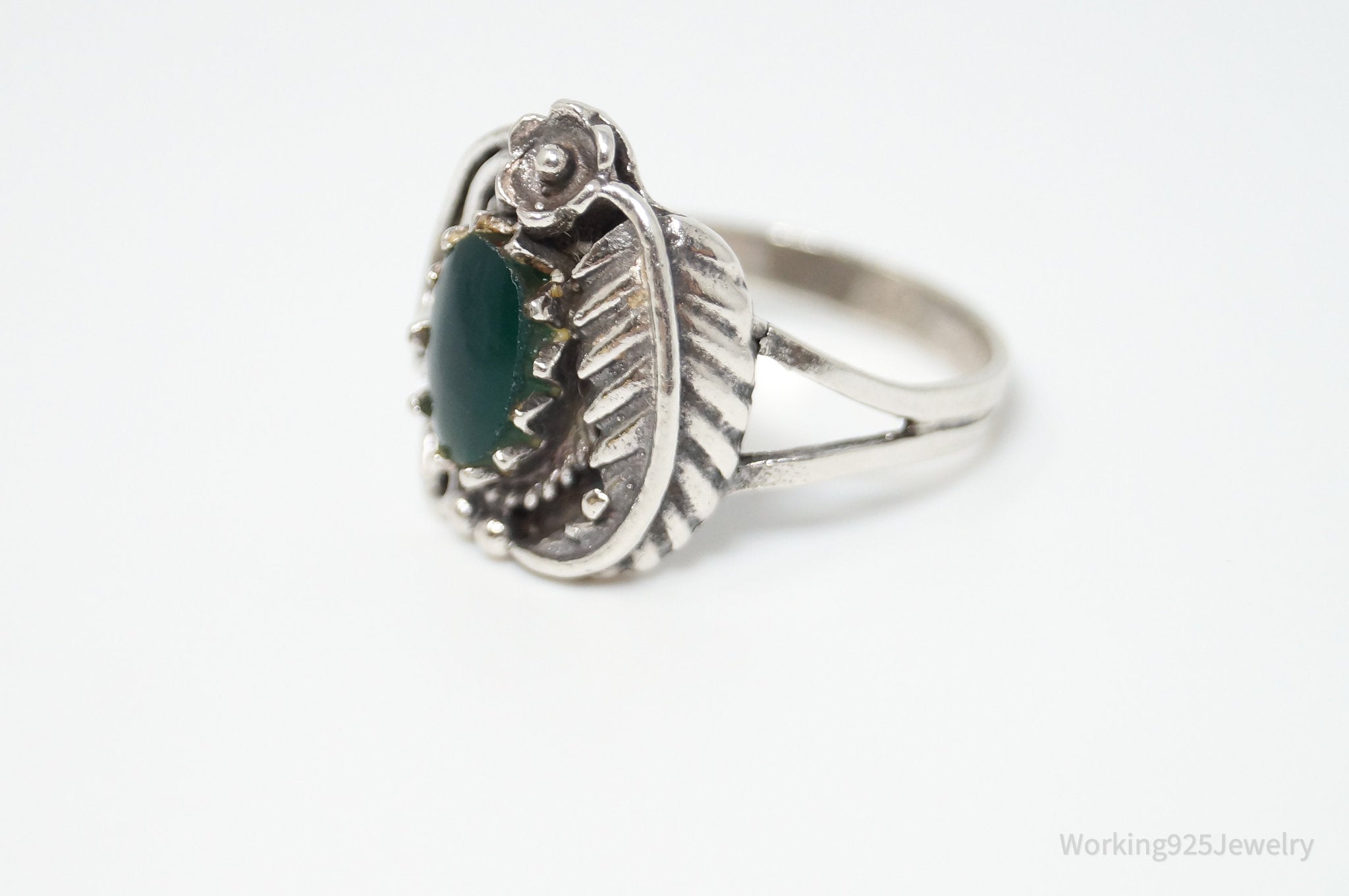 Vtg Native American Green Onyx Unsigned Sterling Silver Ring - Sz 7.5