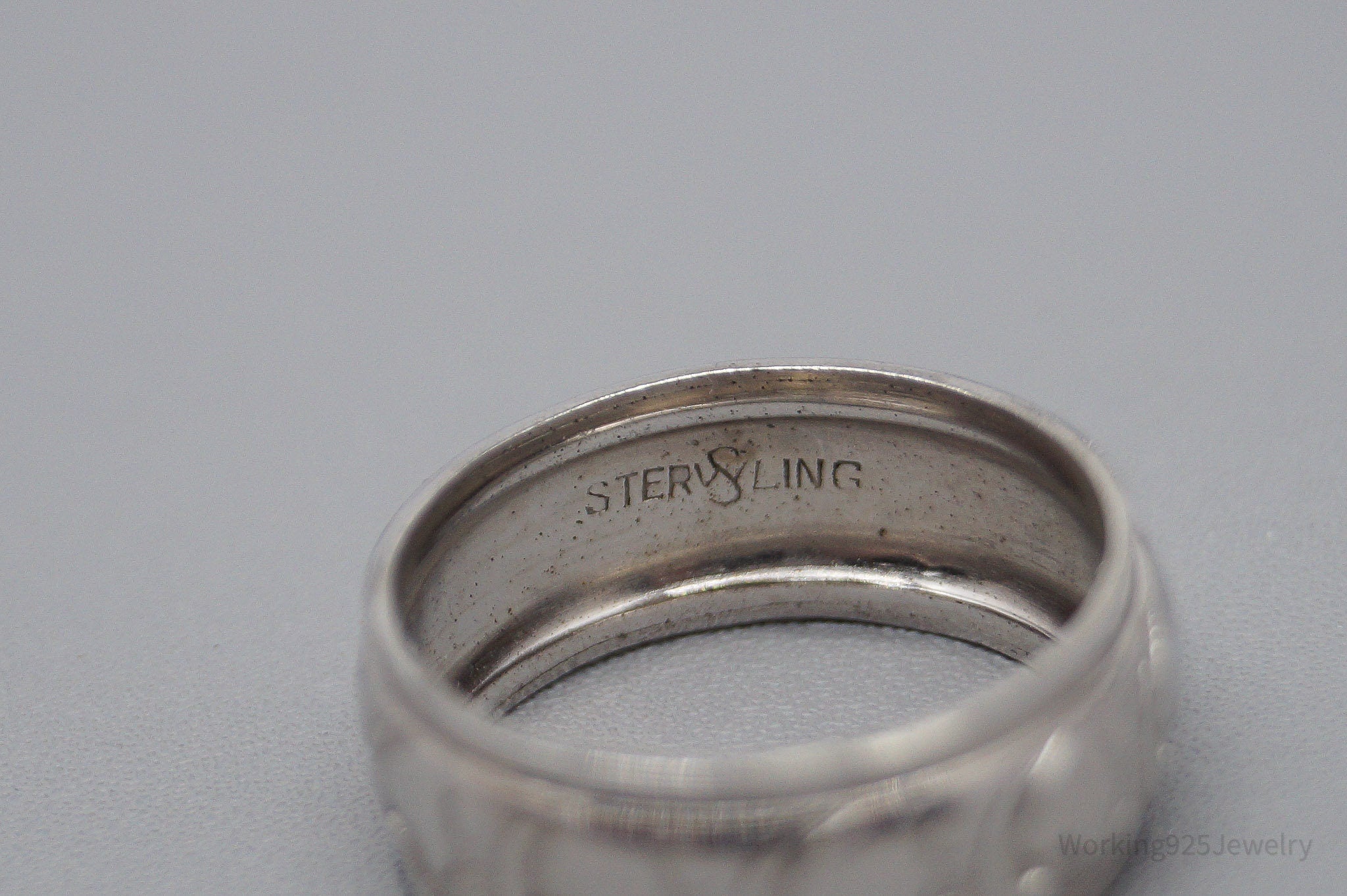 1940s Vintage Schlang Co Hearts Patter Sterling Silver Band Ring - Size 6