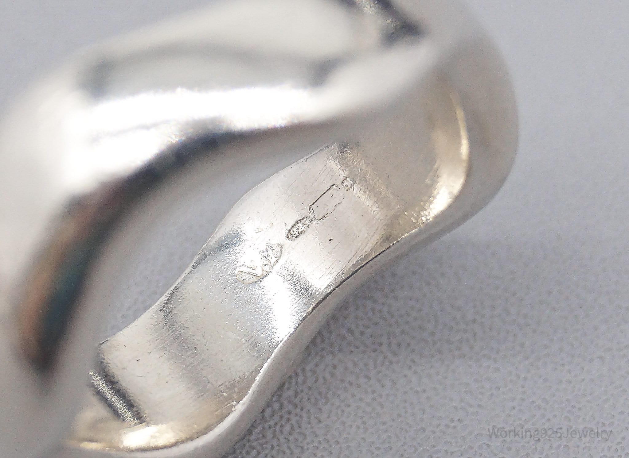 Vintage Modernist Wave Style Sterling Silver Band Ring - Size 7