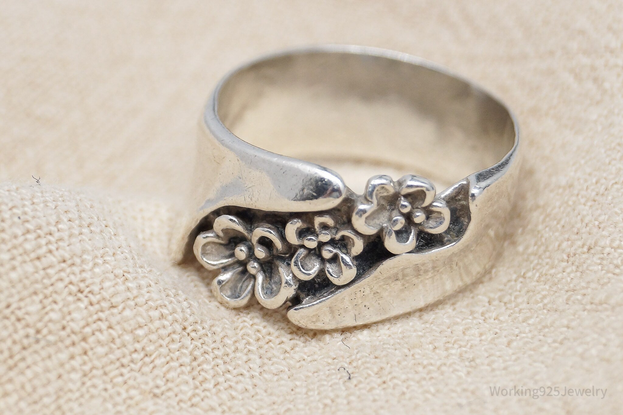 Vintage Flowers Silver Band Ring - Size 8.5