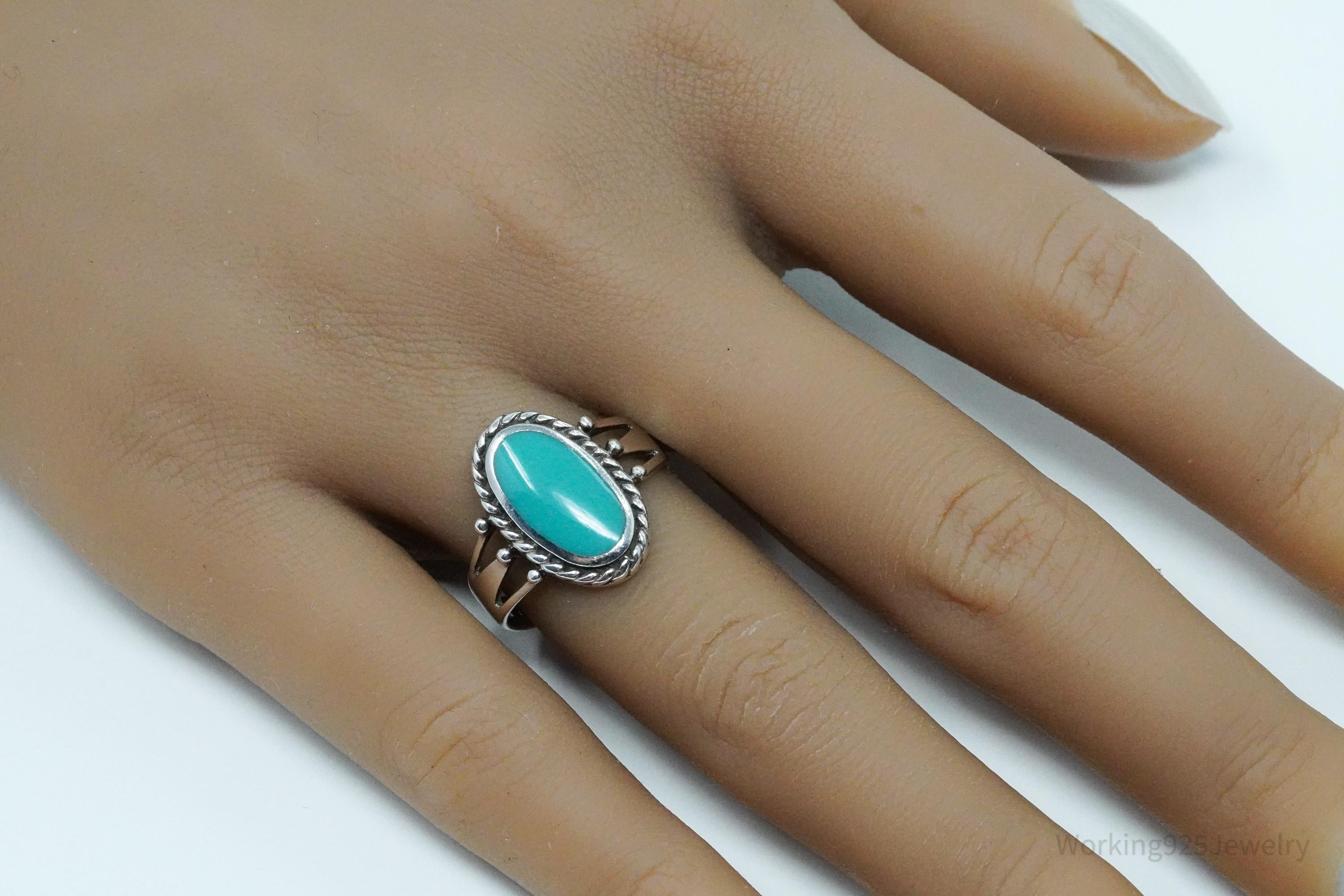 Vintage Southwestern Style Sterling Silver Ring - Size 7.75