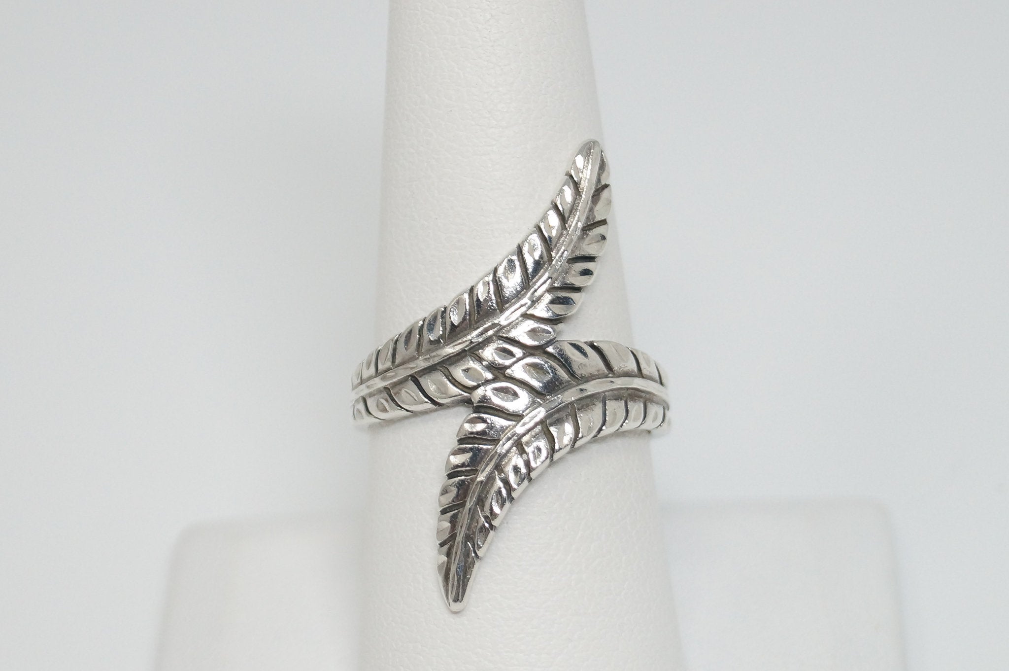 Vintage Native American Signed Feather Wrap Sterling Silver Ring - Size 8.75