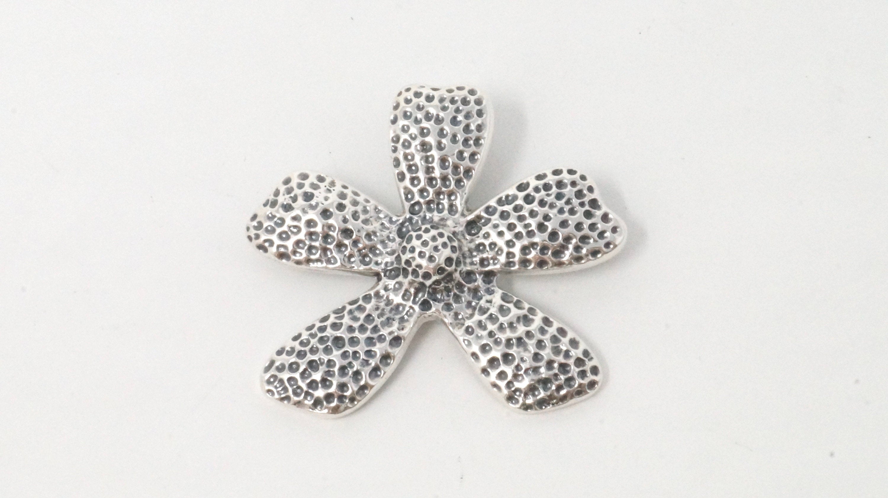 Vintage Designer Silpada Sterling Silver Hammered Daisy Flower Necklace Pendant