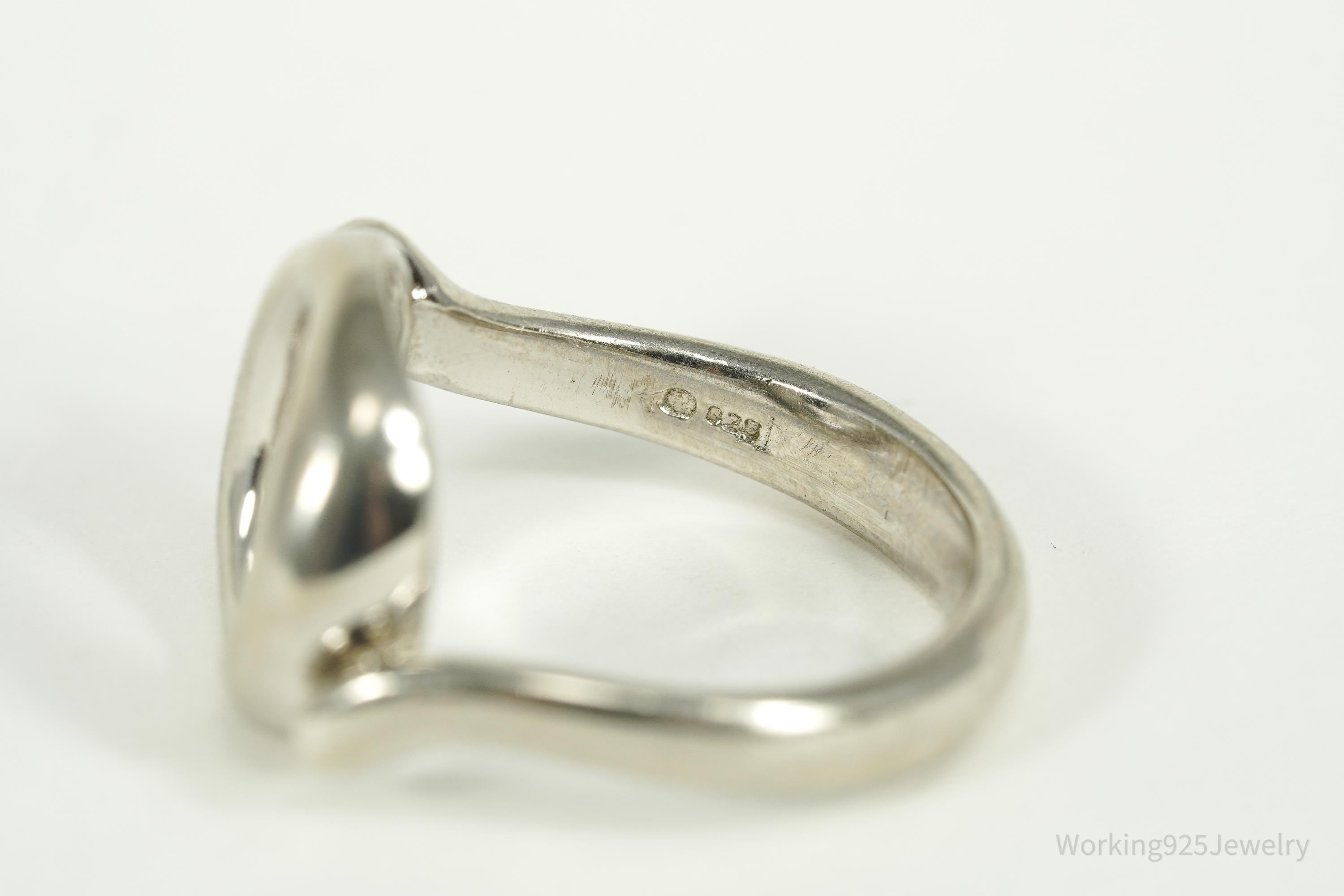 Vintage Elegant Oval Sterling Silver Ring - Size 6