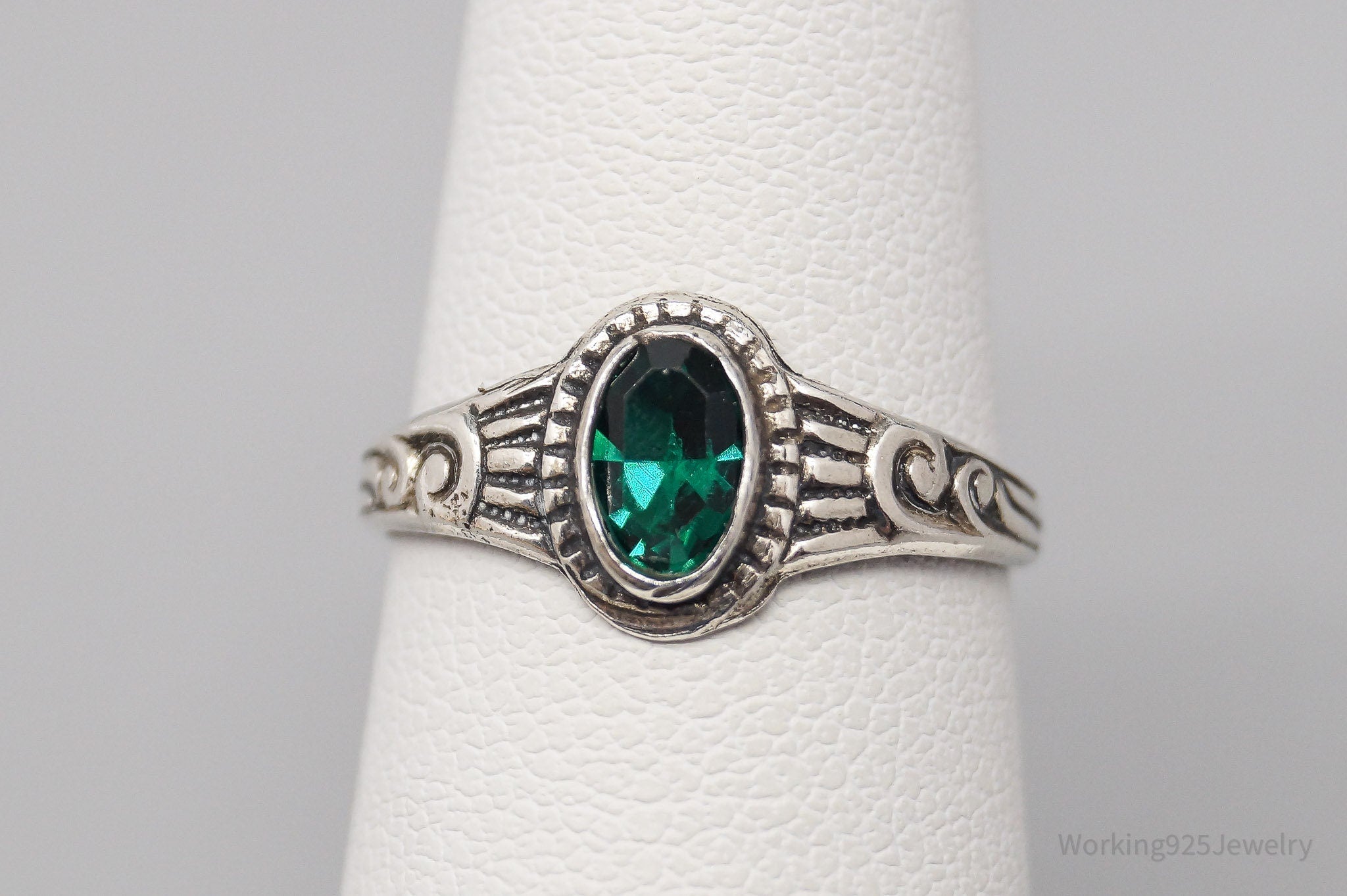 Antique Designer Uncas Green Glass Stone Sterling Silver Ring - Size 6