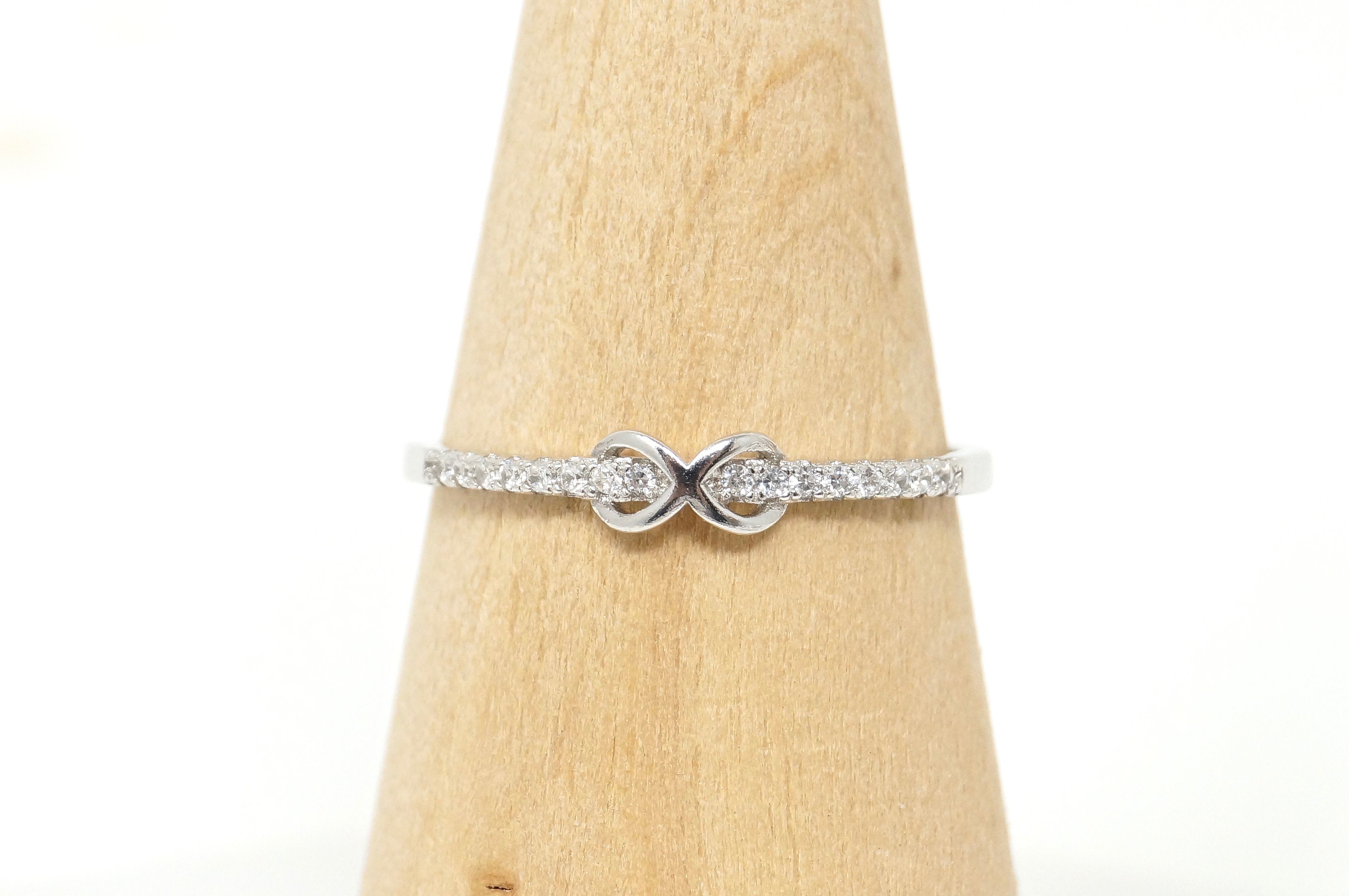 Beautiful Vintage CZ Eternity Love Promise Sterling Silver Ring - Size 10.25