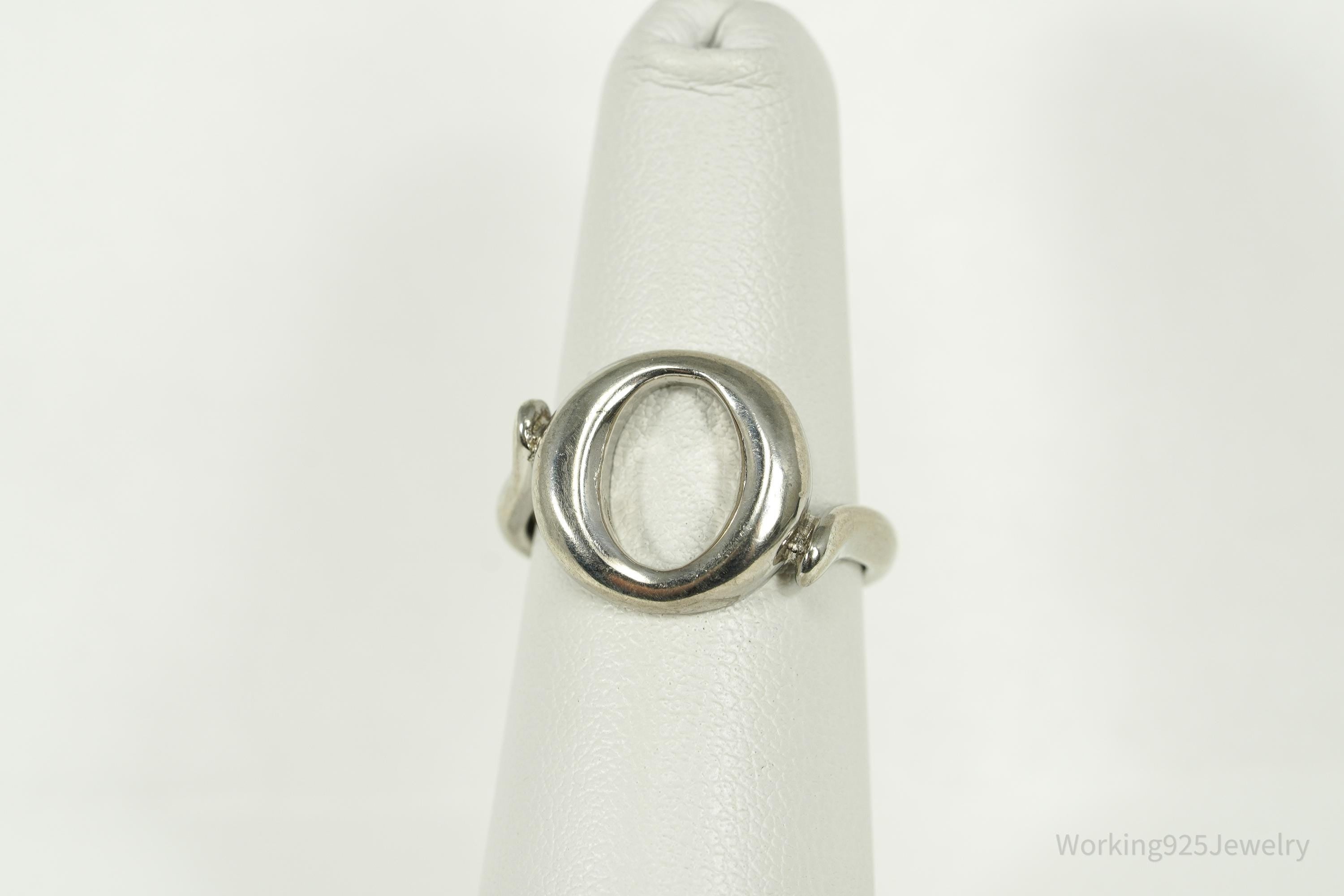 Vintage Elegant Oval Sterling Silver Ring - Size 6