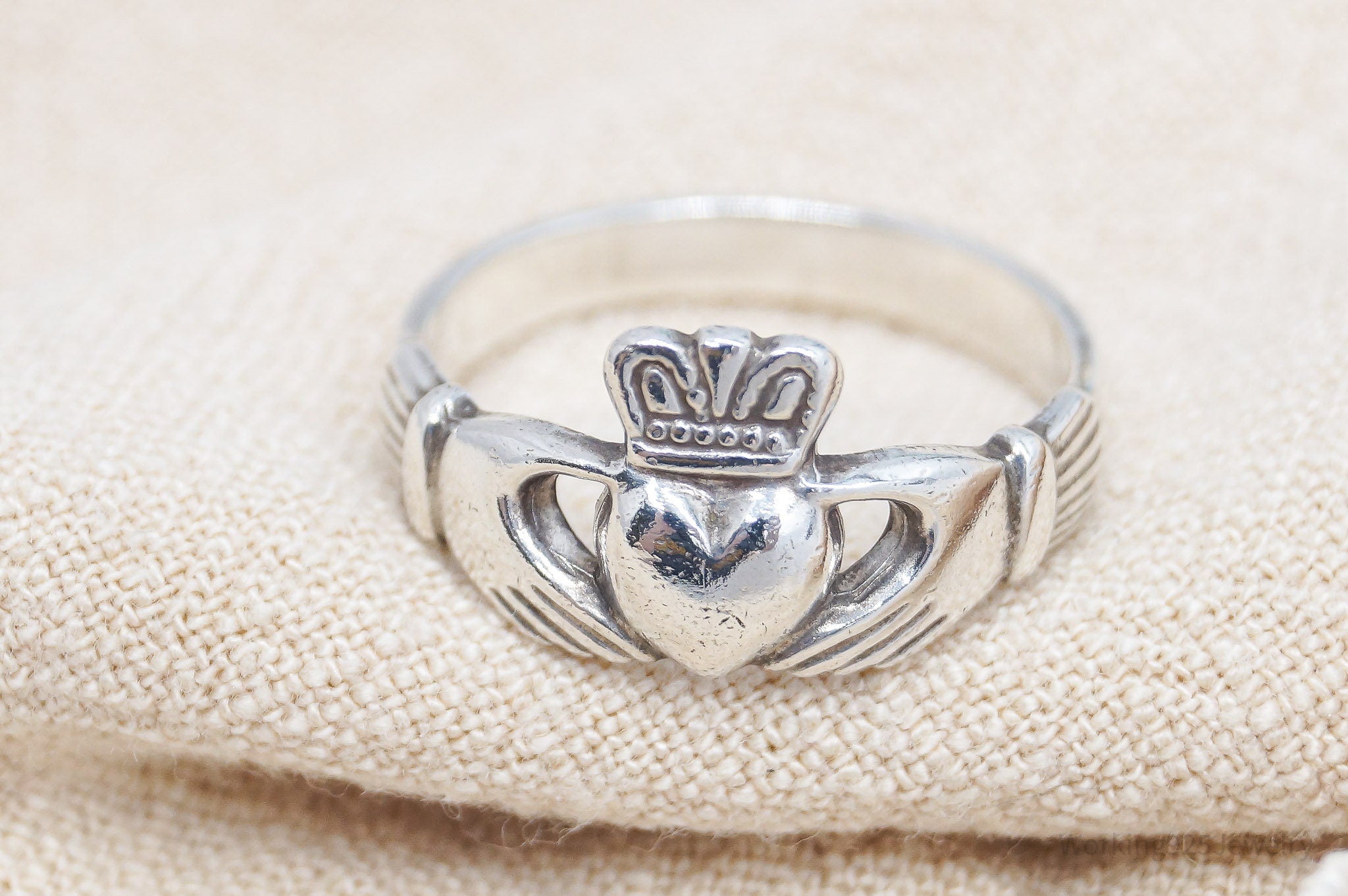 Vintage Ireland Designer SD Claddagh Sterling Silver Ring - Size 7.75