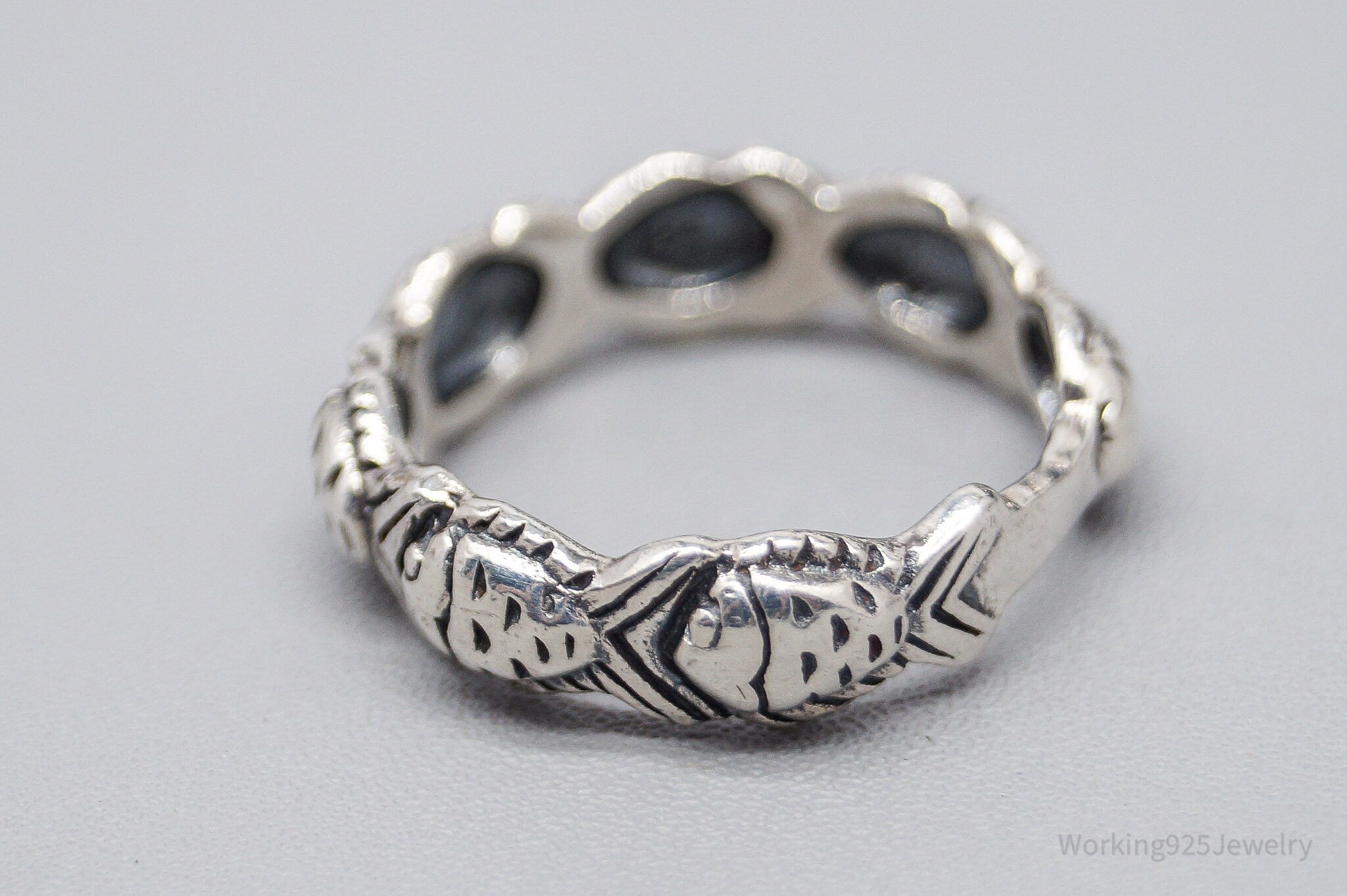 Vintage Swimming Fish Sterling Silver Band Ring - Size 6