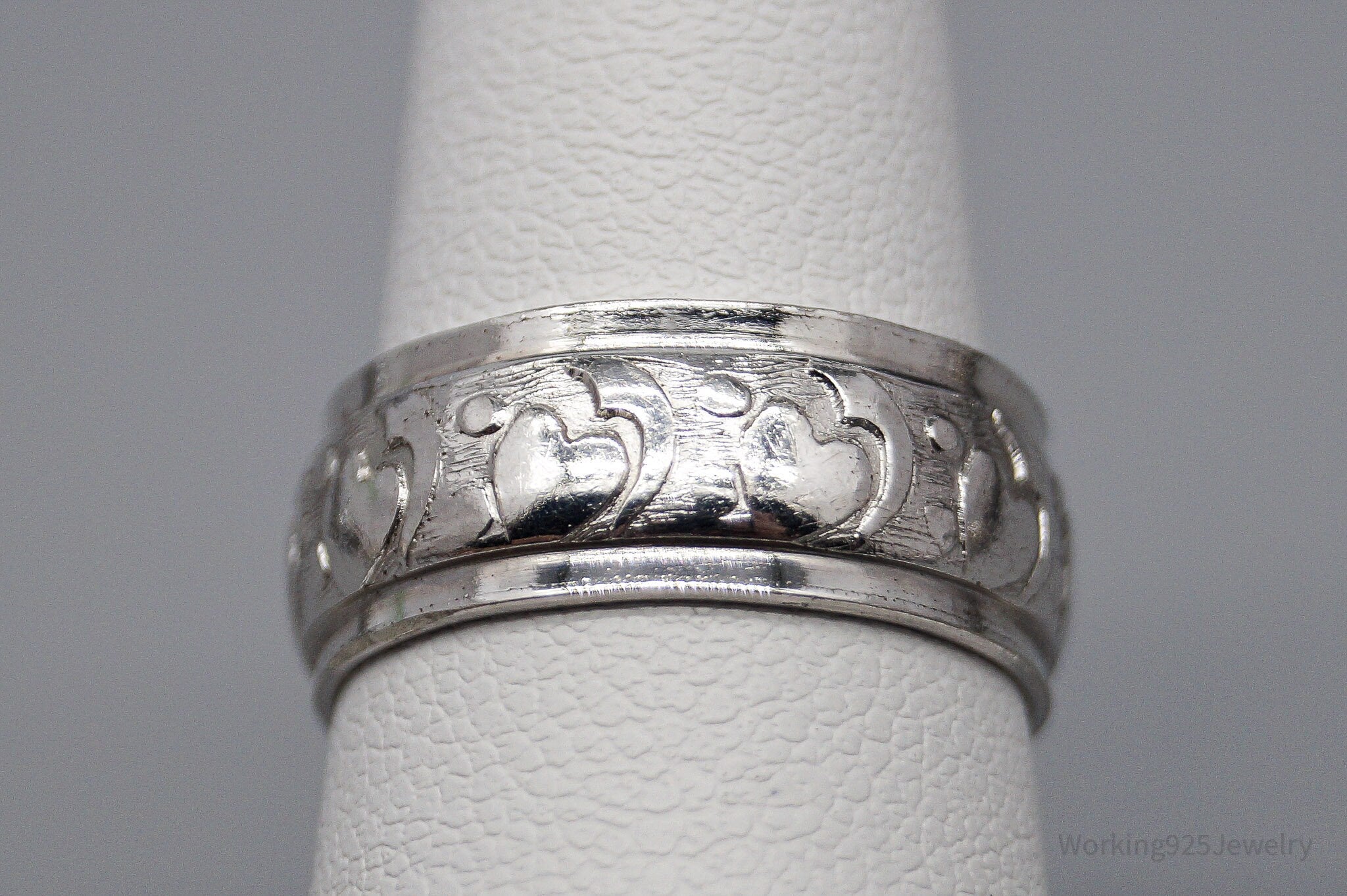 1940s Vintage Schlang Co Hearts Patter Sterling Silver Band Ring - Size 6