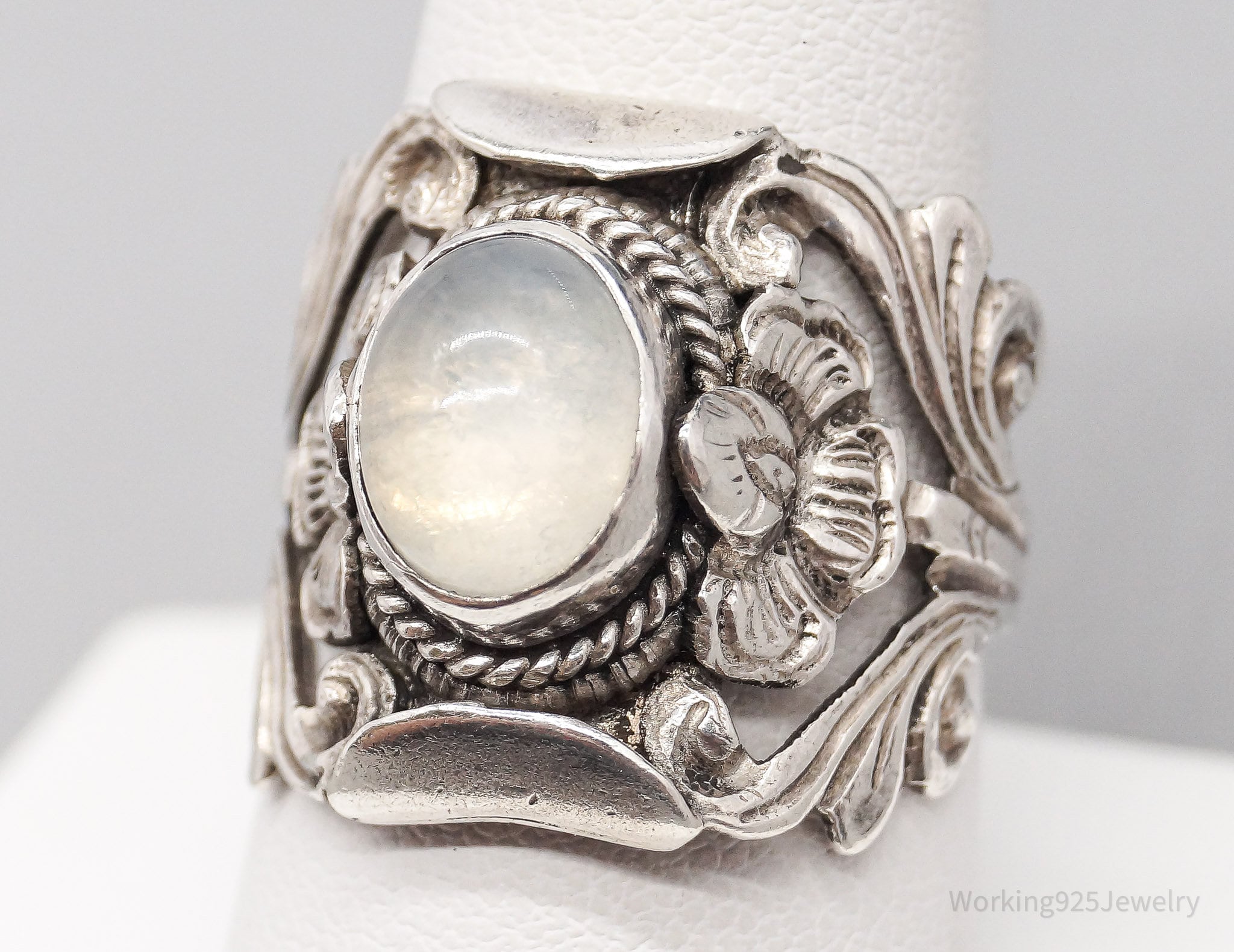 Vintage White Moonstone Ornate Sterling Silver Ring - Size 9.75