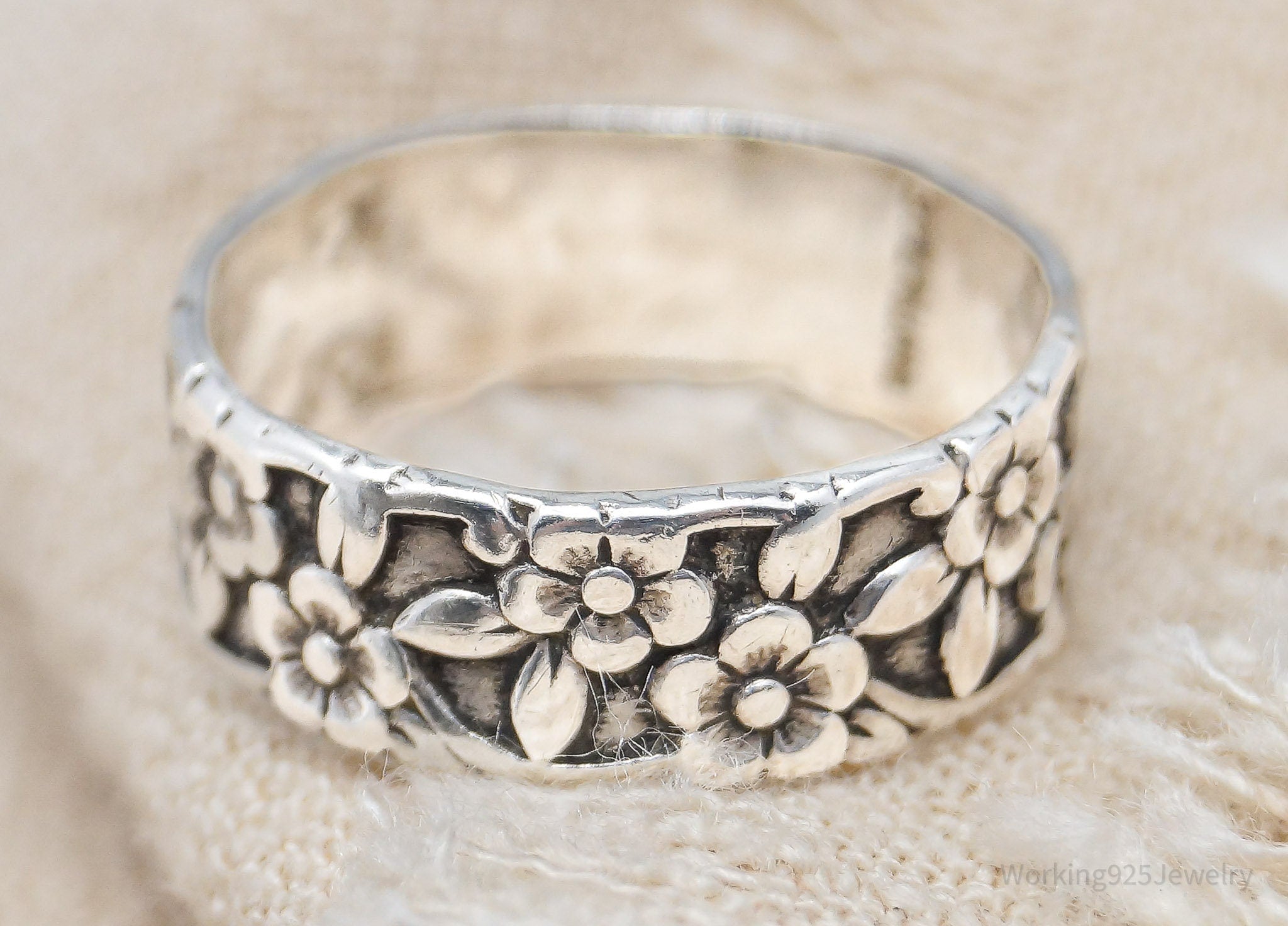 Antique Flowers Pattern Sterling Silver Band Ring - Size 5.75