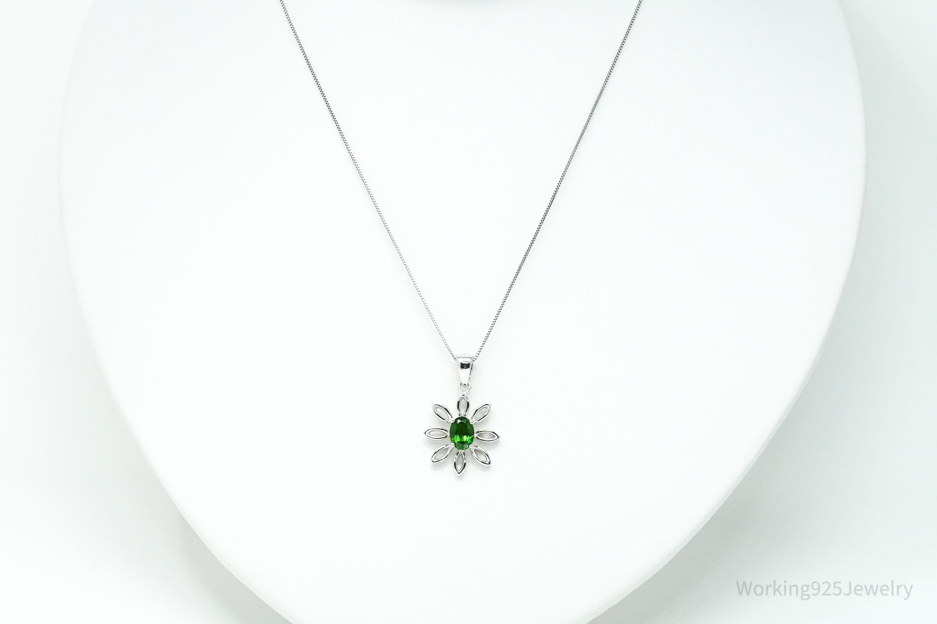 TGGC Green Chrome Diopside Flower Sterling Silver Necklace 18"