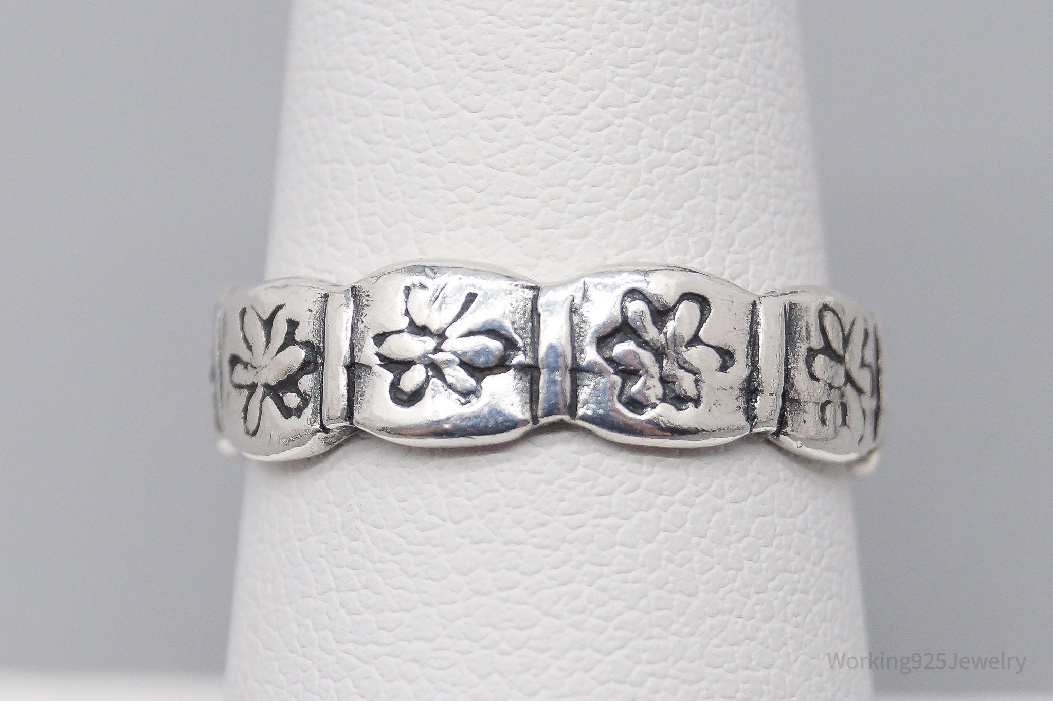 Vintage Trades Flowers Pattern Sterling Silver Band Ring - Size 7.5