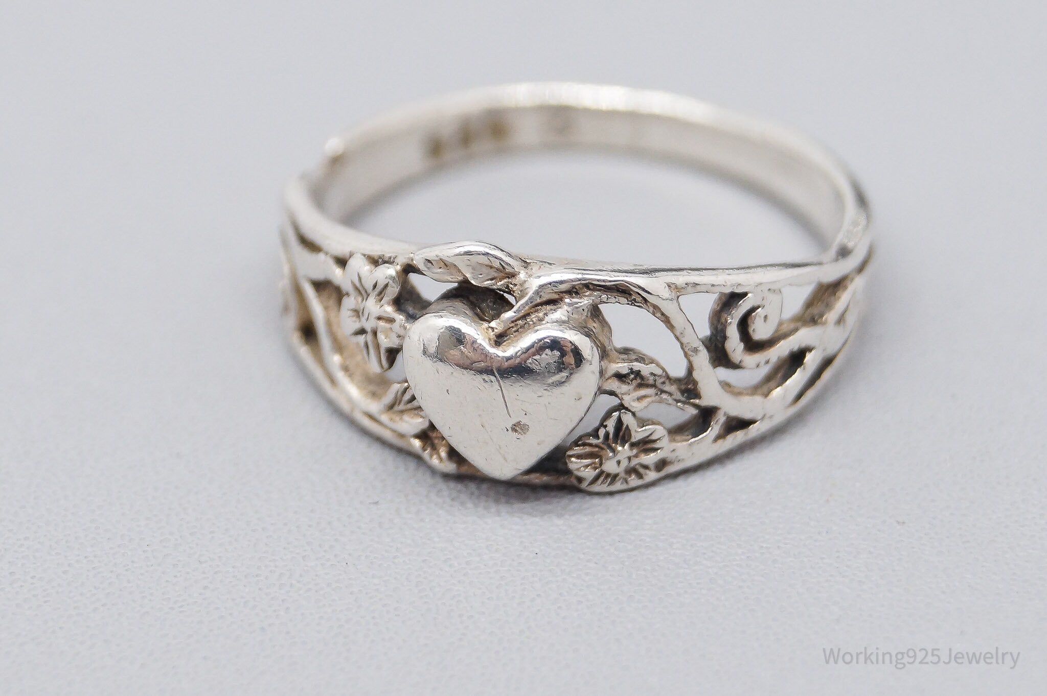 Vintage Heart & Flower Vines Sterling Silver Ring - Size 6