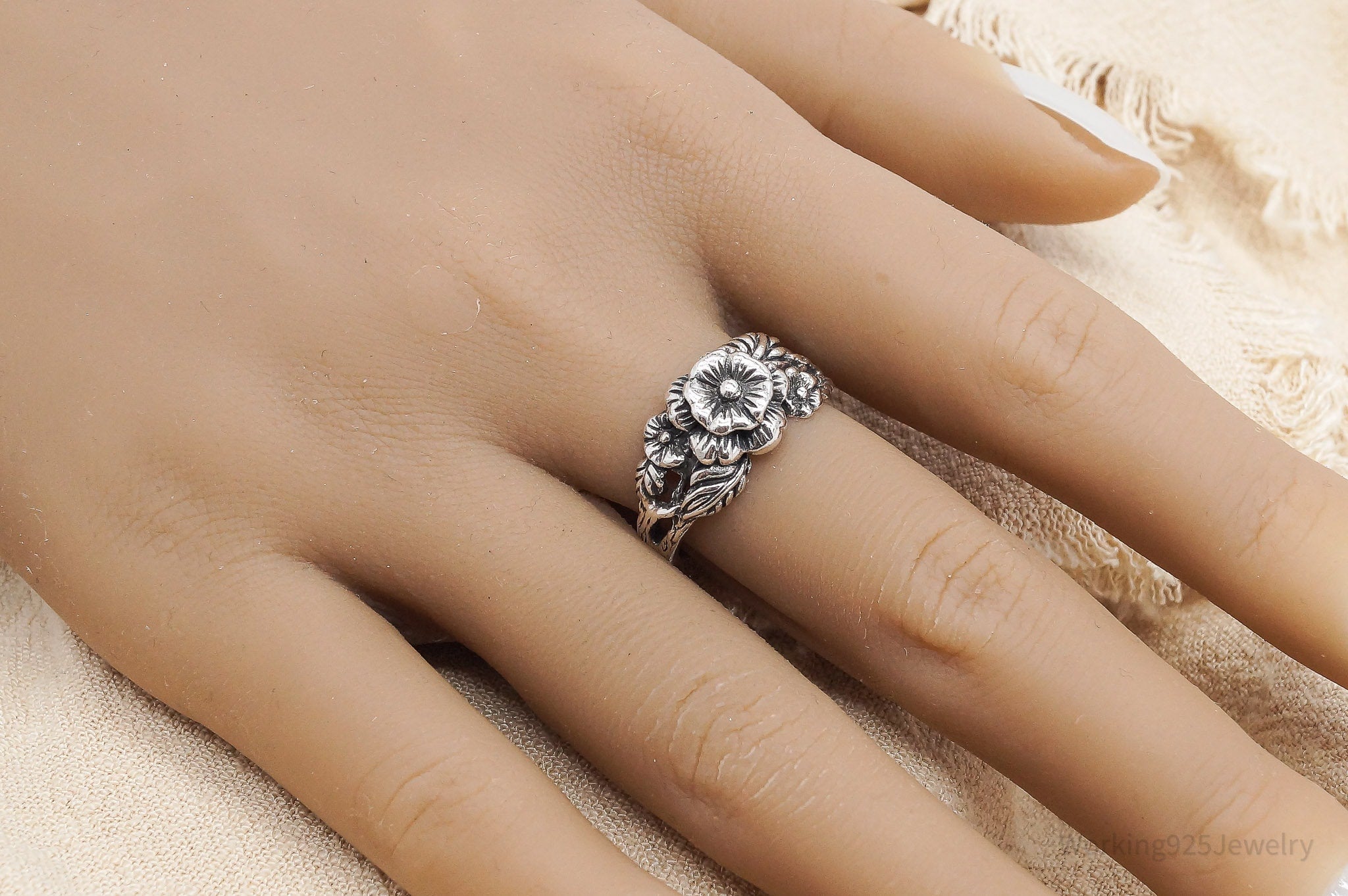Vintage Flowers Sterling Silver Ring - Size 8.25