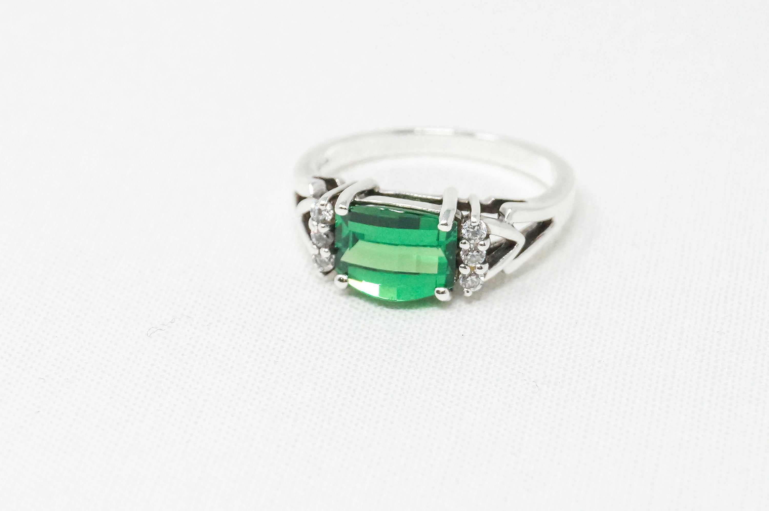 Vintage Simulated Green Emerald Cz Accented Art Deco Sterling Silver Ring Sz 9.5