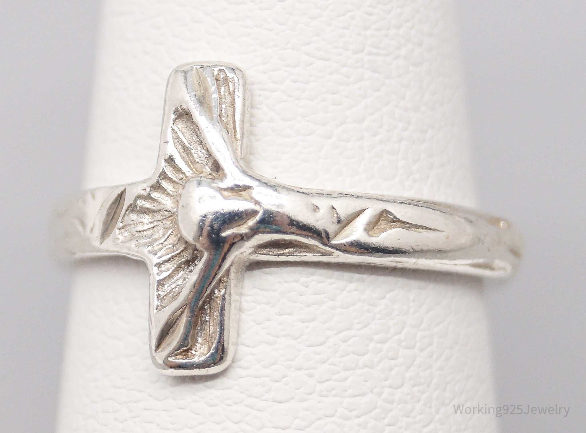 Vintage Crucifix Cross Sterling Silver Band Ring - Size 5.75