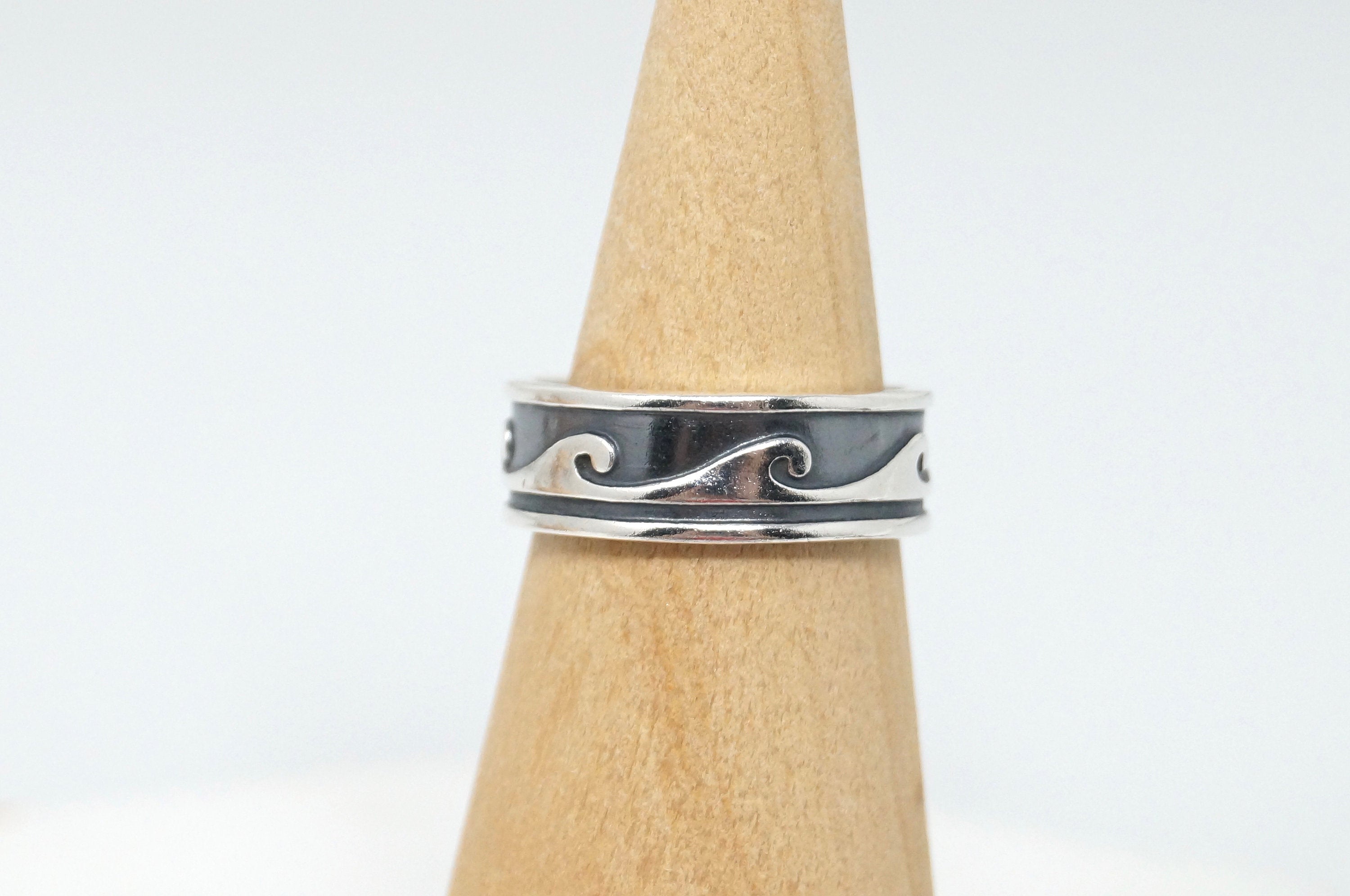 Vintage Mexico Wave Oxidized Design Sterling Silver Band Ring - Size 8.75