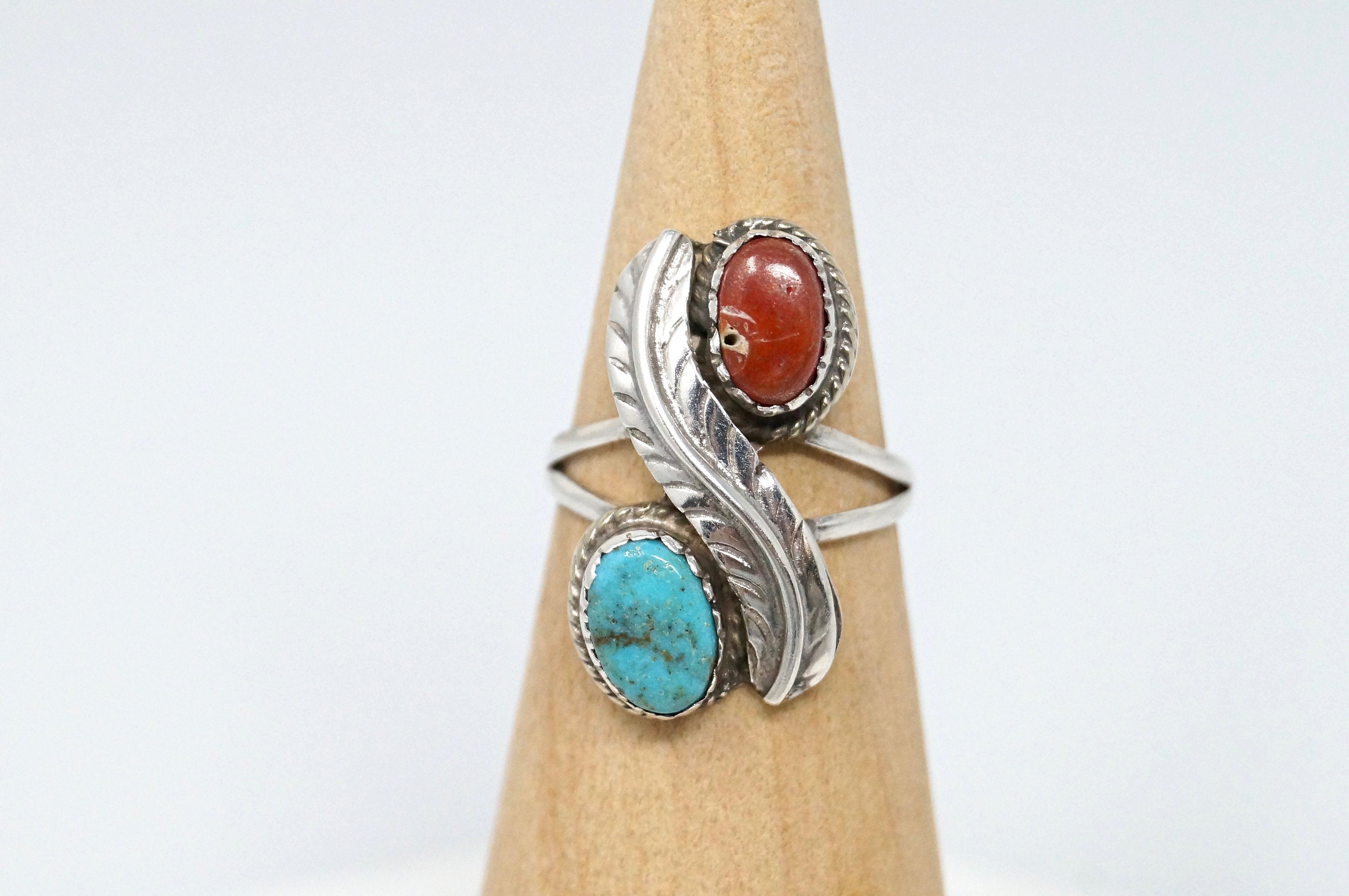 Vtg Southwestern Unsigned Turquoise Coral Feather Sterling Silver Ring Sz 5.5