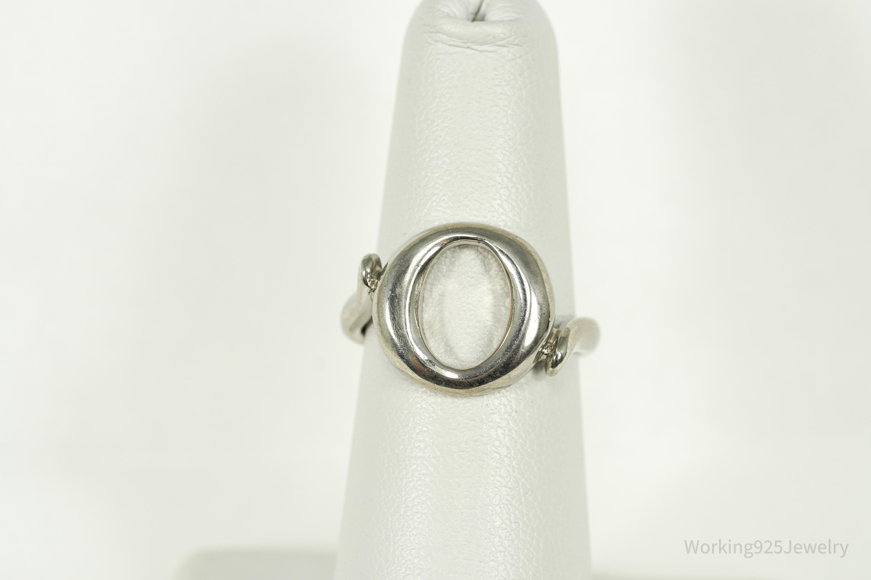Vintage Elegant Oval Sterling Silver Ring - Size 6