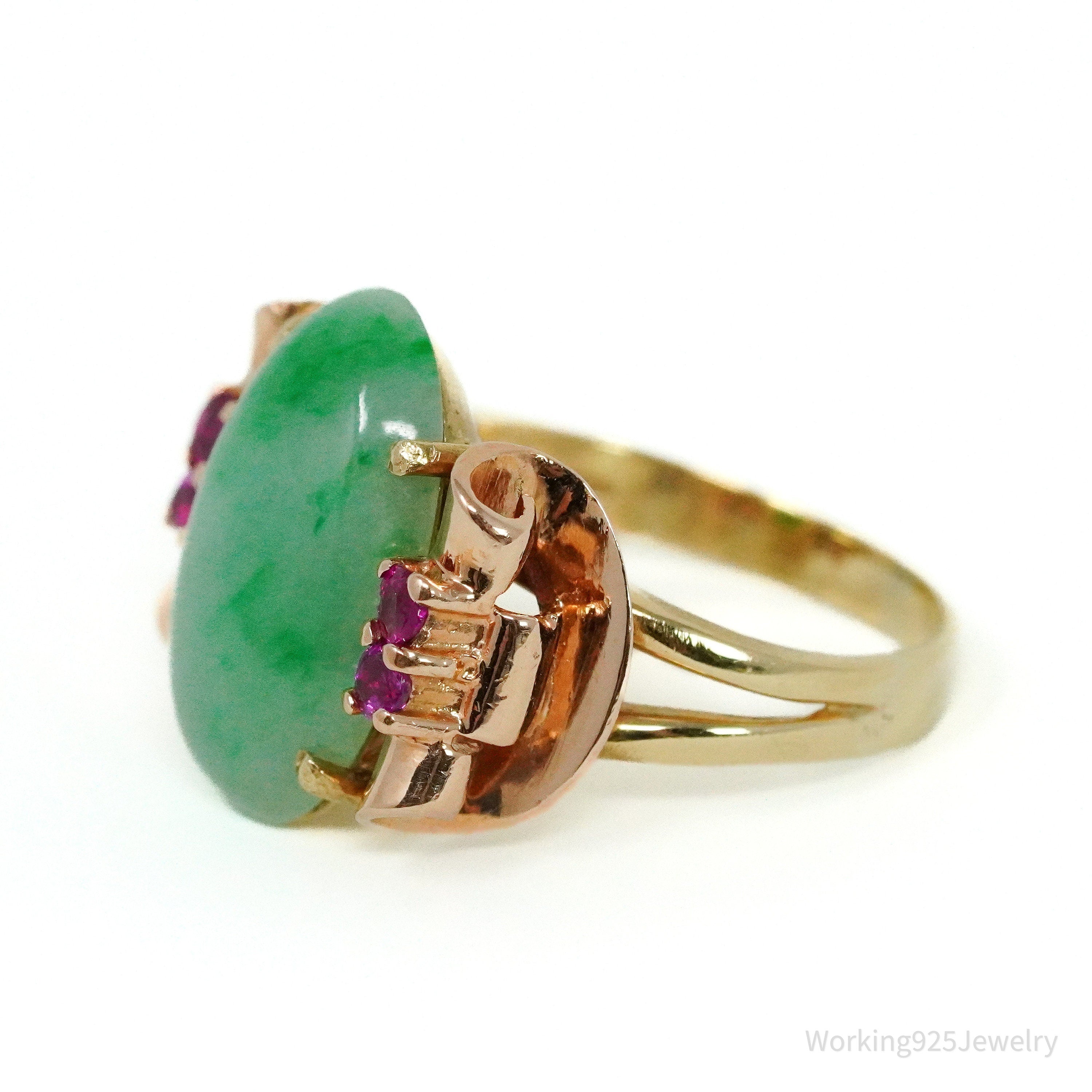 Circa 1940s 14K Gold Jadeite Jade & Natural Ruby Ring - Size 6
