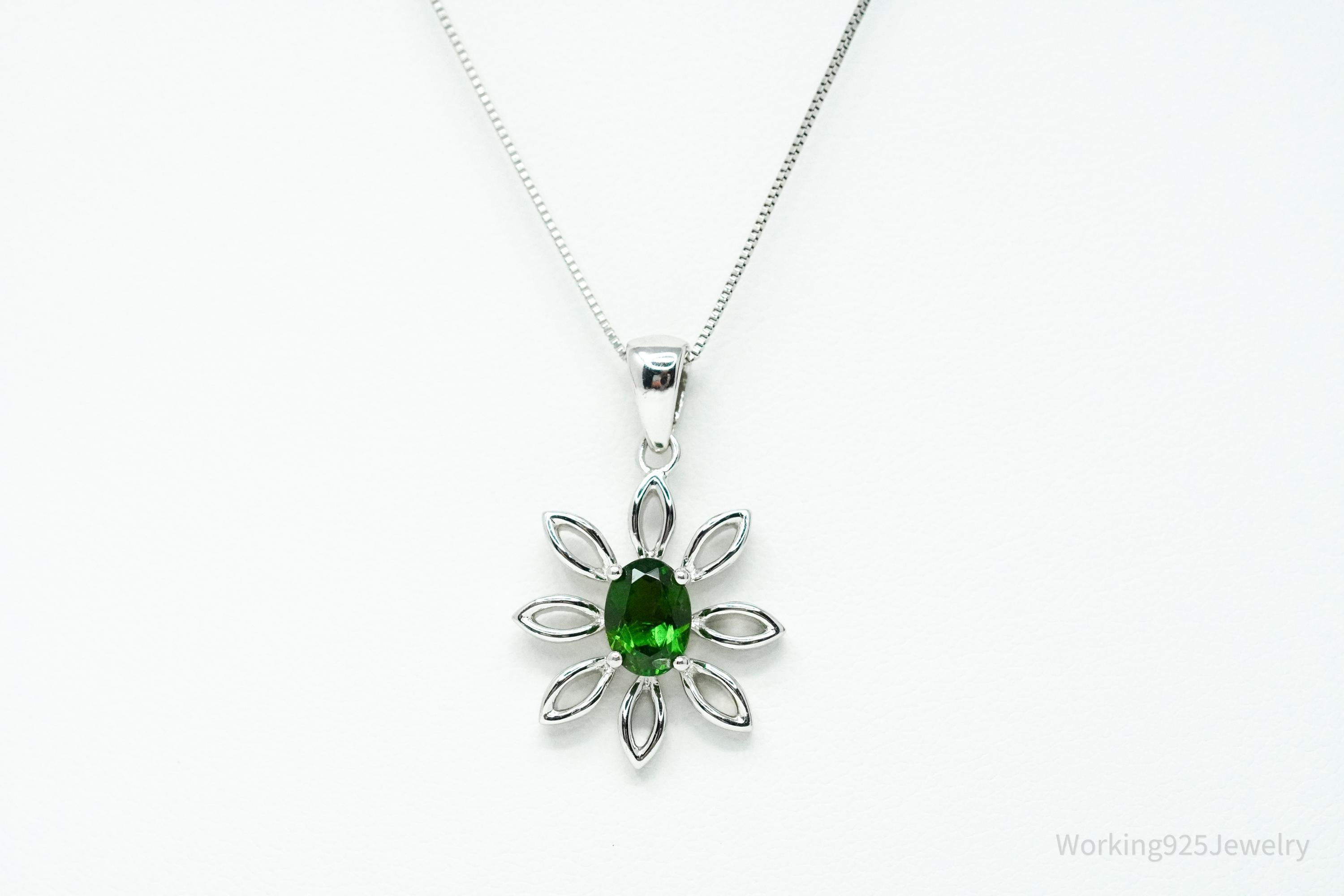 TGGC Green Chrome Diopside Flower Sterling Silver Necklace 18"