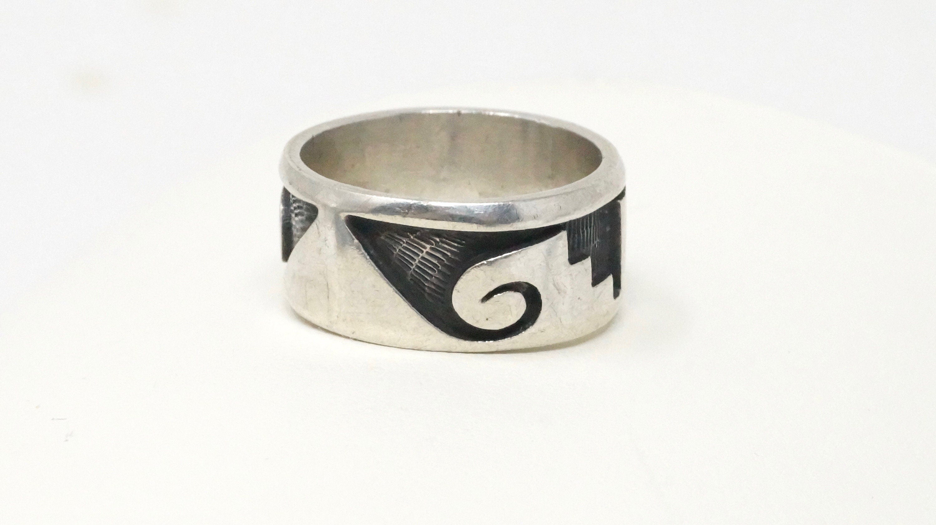 Vintage Signed Native American Etched Symbols Sterling Silver Band Ring - Size 6.25