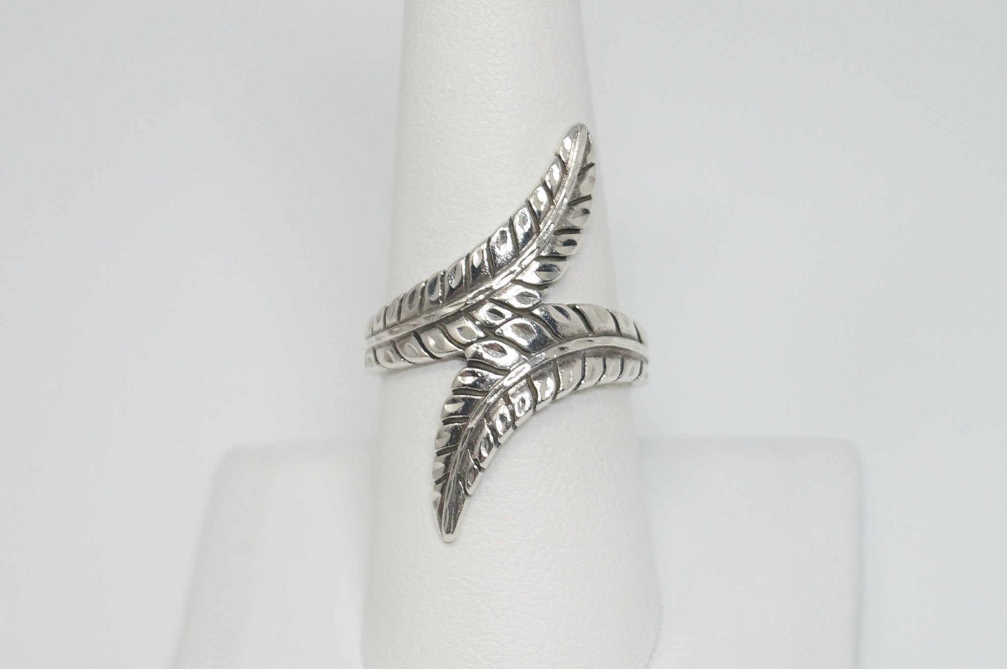 Vintage Native American Signed Feather Wrap Sterling Silver Ring - Size 8.75