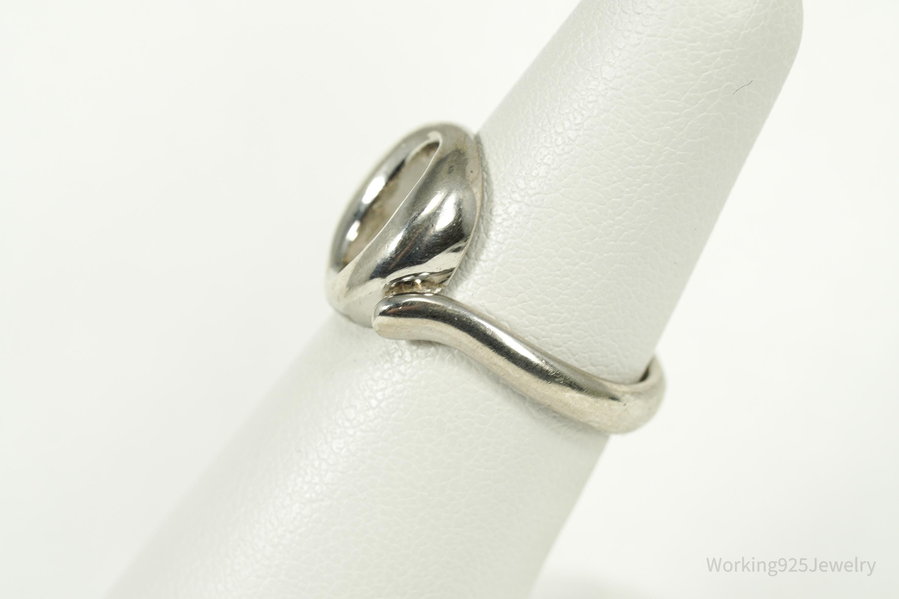Vintage Elegant Oval Sterling Silver Ring - Size 6