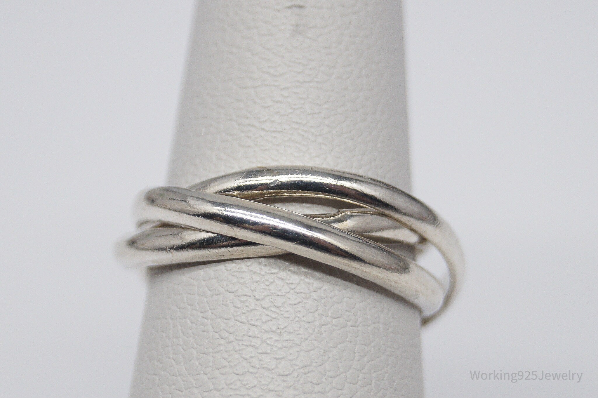 Vintage Intertwined Rings Sleek Modern Sterling Silver Ring - Size 5.5