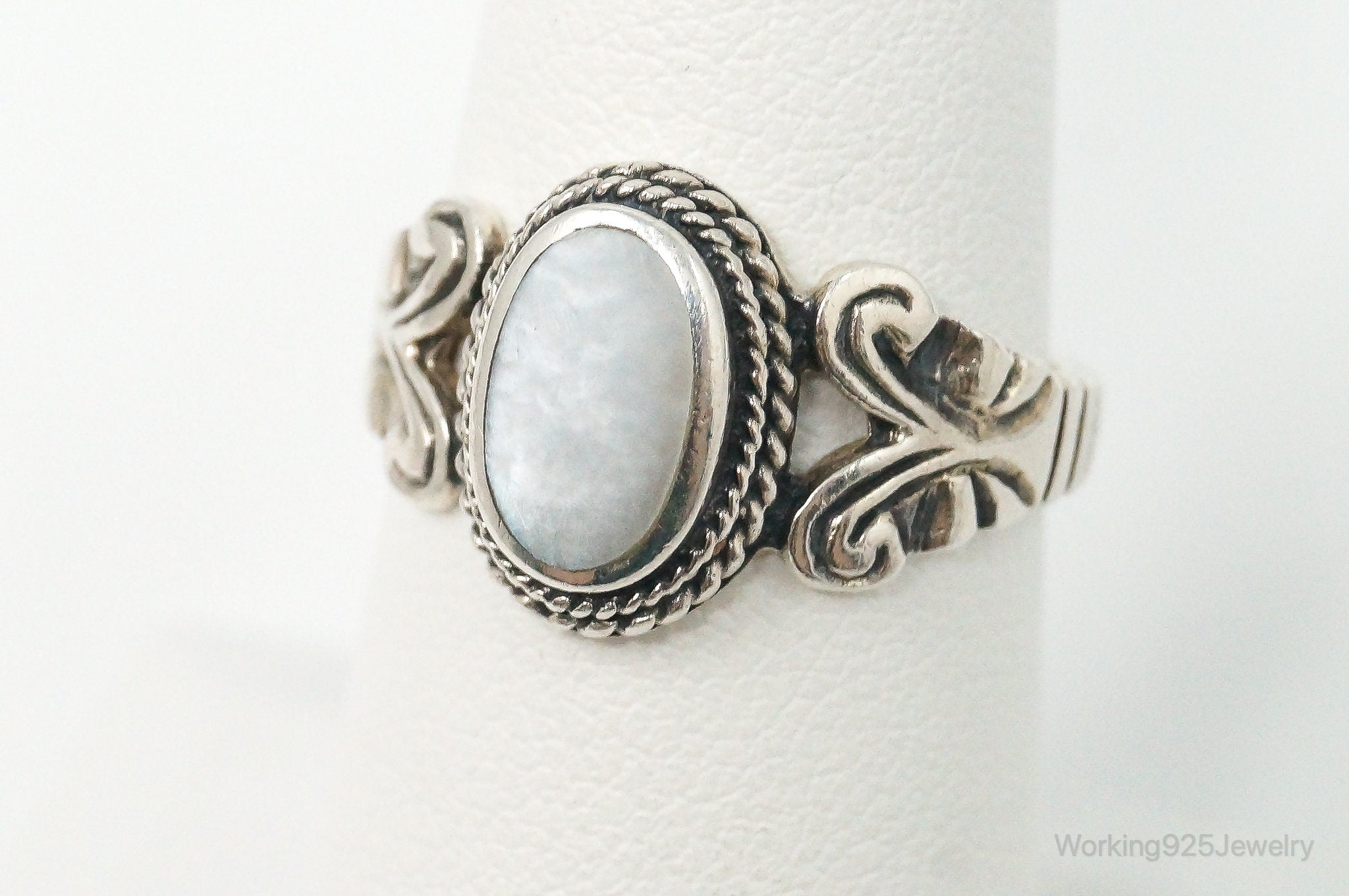 Vintage Mother Of Pearl Bali Style Sterling Silver Ring - Size 7