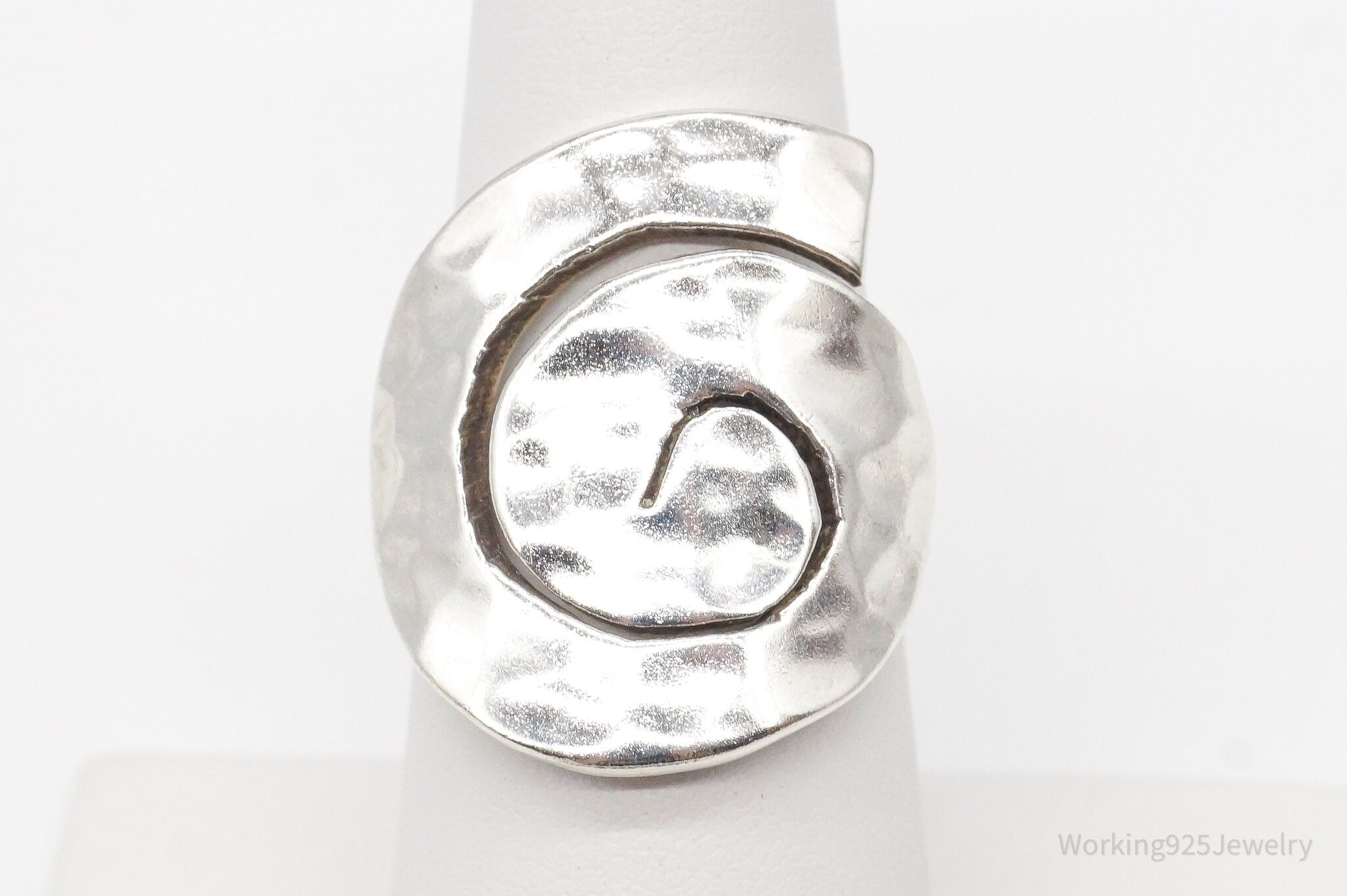 Vintage Spiral Modernist Sleek Hammered Sterling Silver Ring - Size 7